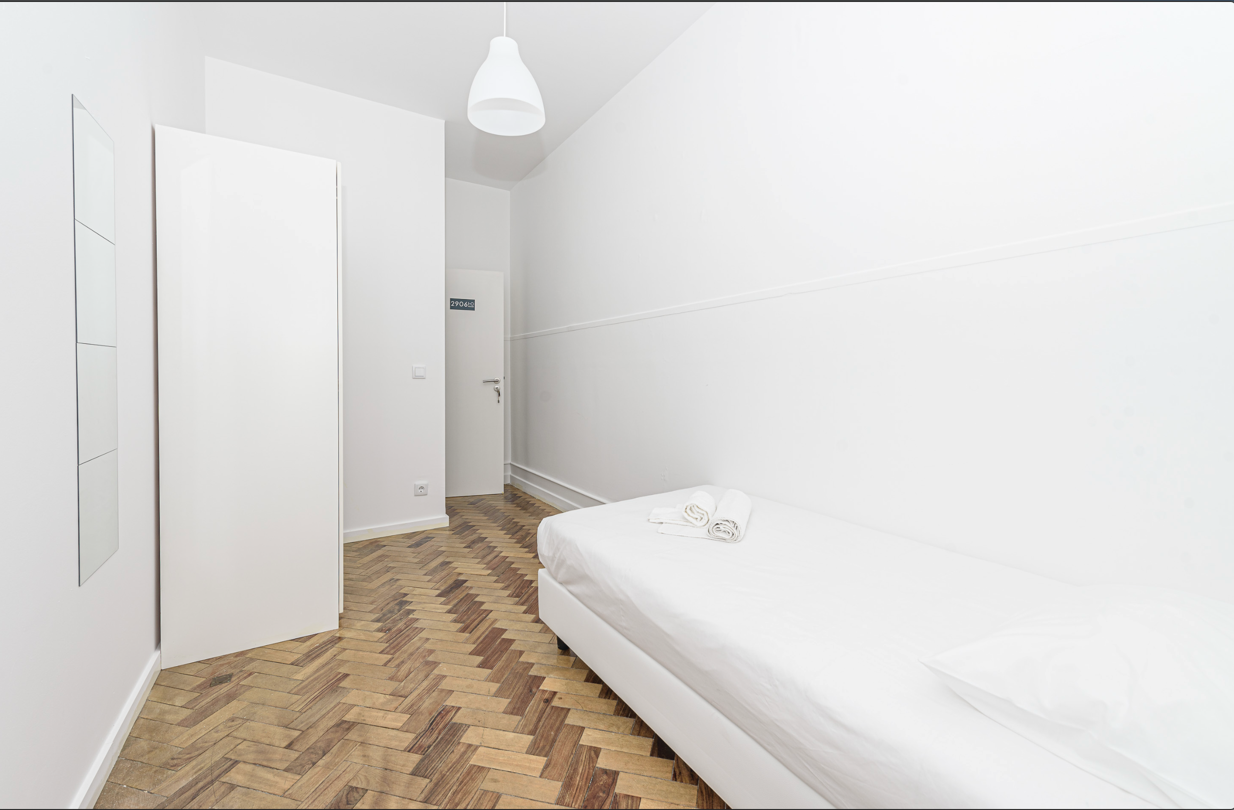 2906 in lisboa – photo 1 of 4