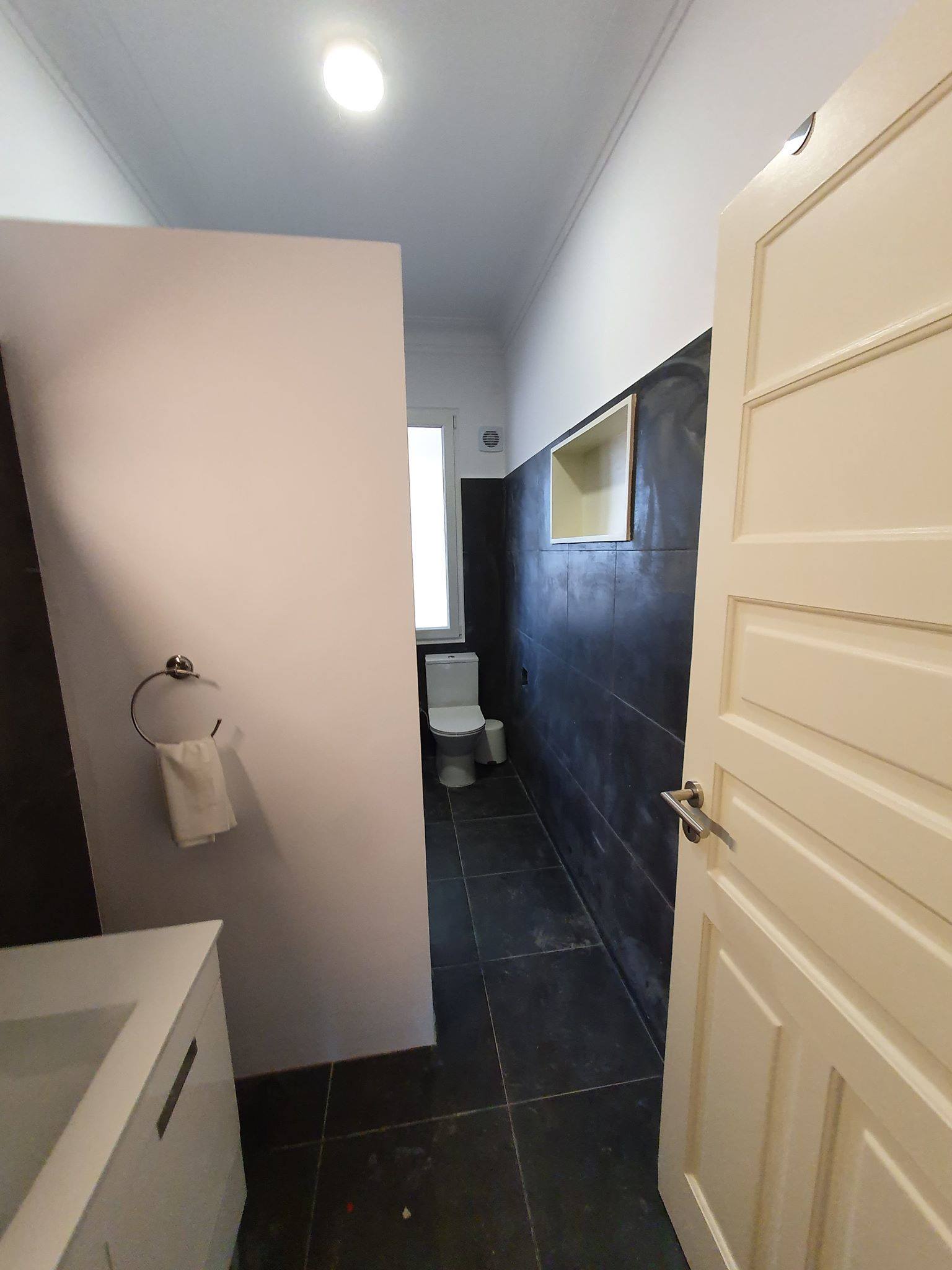 Inviting Double Room 1 with Desk & Balcony Access em Areeiro, lisboa – foto 3 de 12