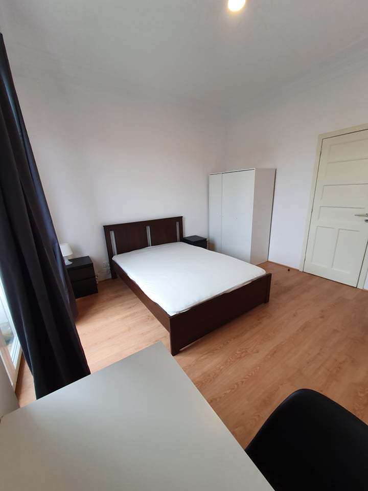 Airy Double Room 5 with Desk & Balcony Access em Areeiro, lisboa – foto 3 de 12
