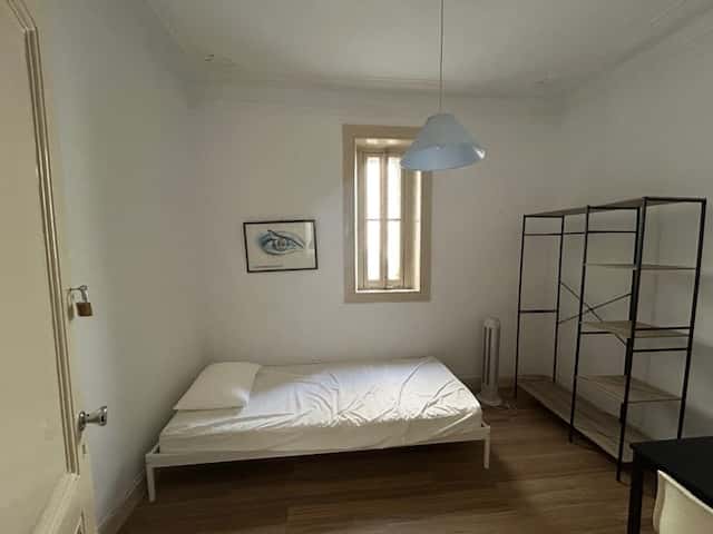 Light-Filled Single Room 8 with Furnishing em São Sebastião da Pedreira, lisboa – foto 2 de 17