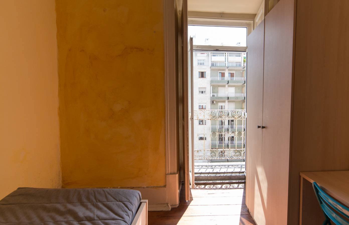 Cozy & Private Single-Bed Room 2 in a Shared Student Apartment em São Sebastião da Pedreira, lisboa – foto 4 de 18