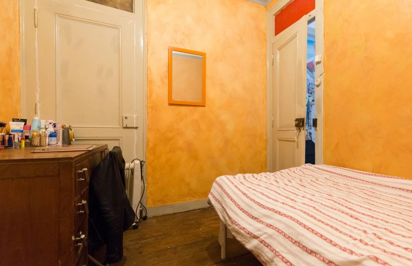 Artistic Room 4 with Creative Vibe in 7-bedroom Apartment em São Sebastião da Pedreira, lisboa – foto 1 de 1