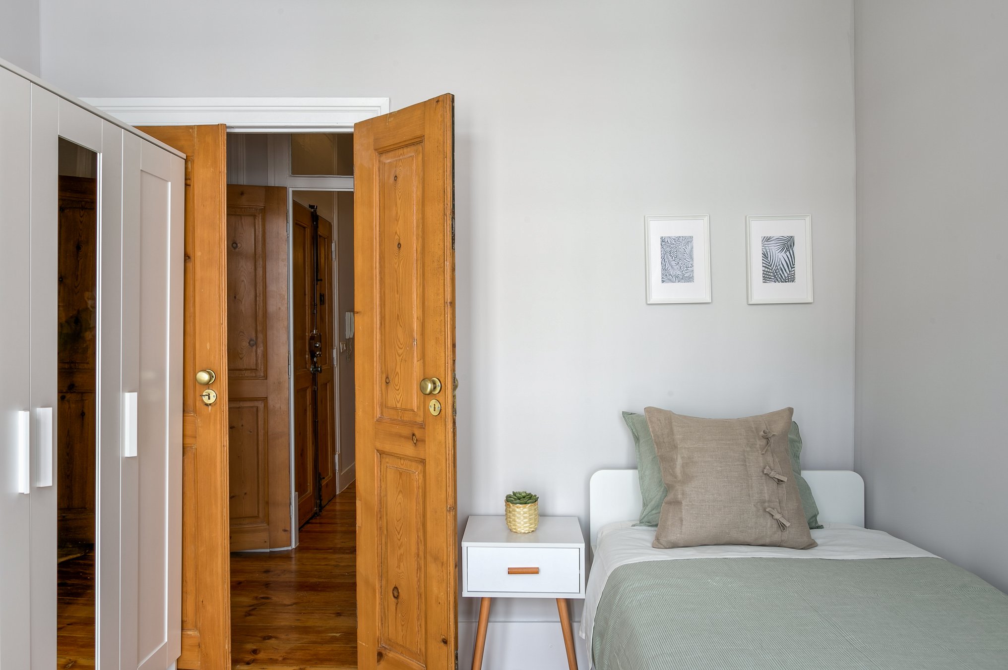 Sunny Study-Ready Room 2 with Large Window in Pena em Pena, lisboa – foto 2 de 20
