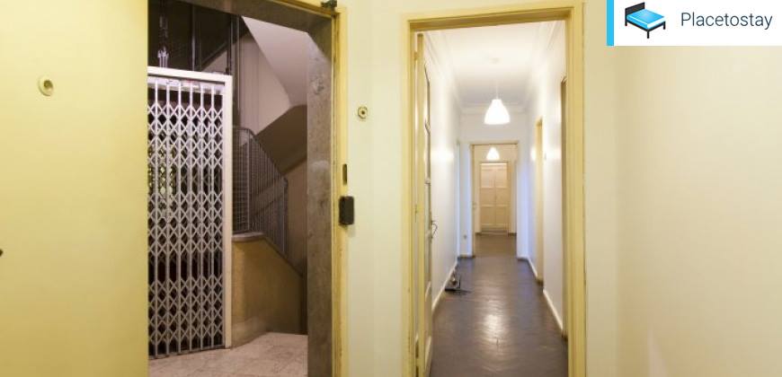 Cozy Double Room 3 with Desk & Balcony em Arroios, lisboa – foto 3 de 14
