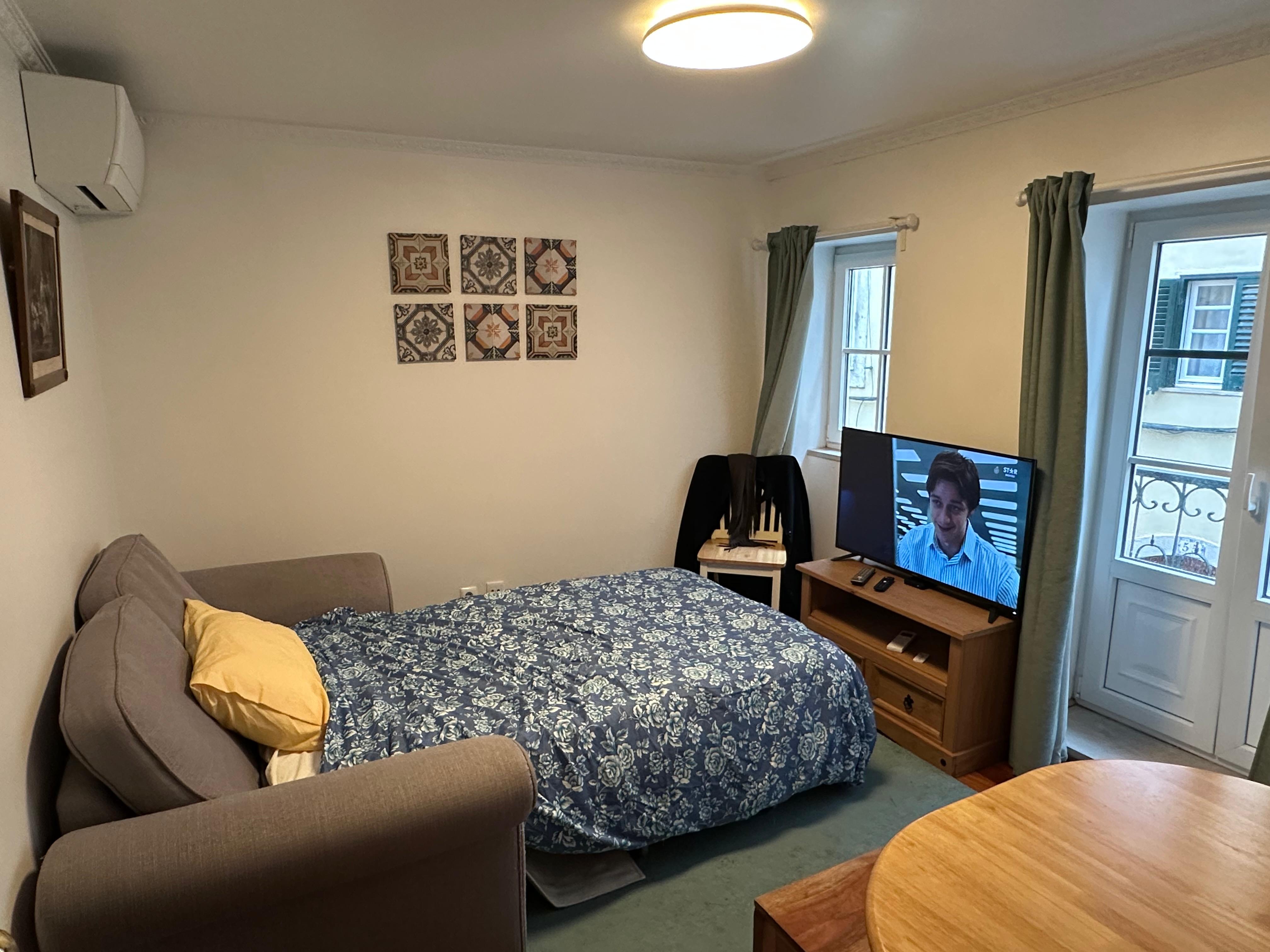 Cozy Bedroom & Living Area em Santa Catarina, lisboa – foto 4 de 26