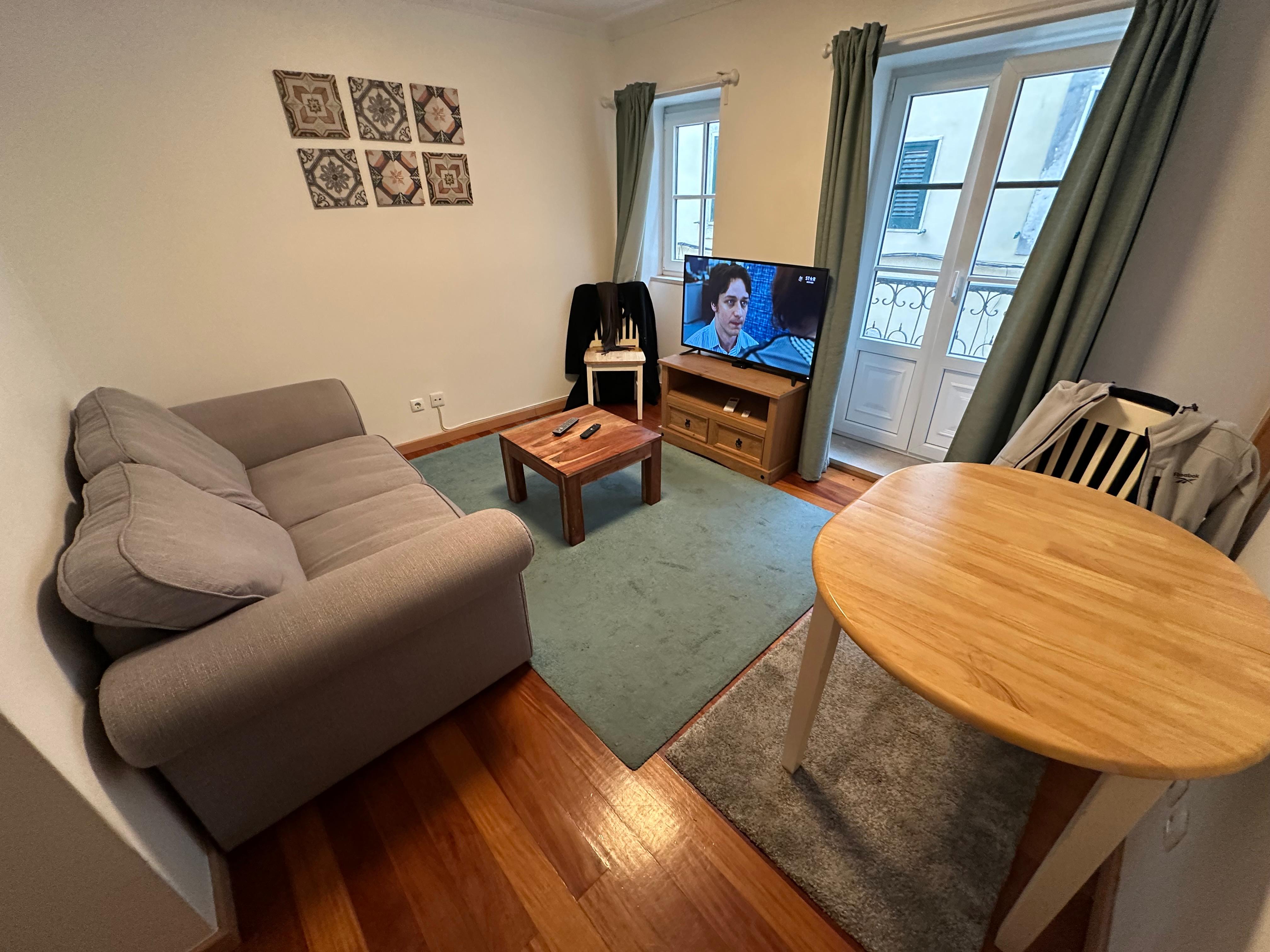 Cozy Bedroom & Living Area em Santa Catarina, lisboa – foto 1 de 26