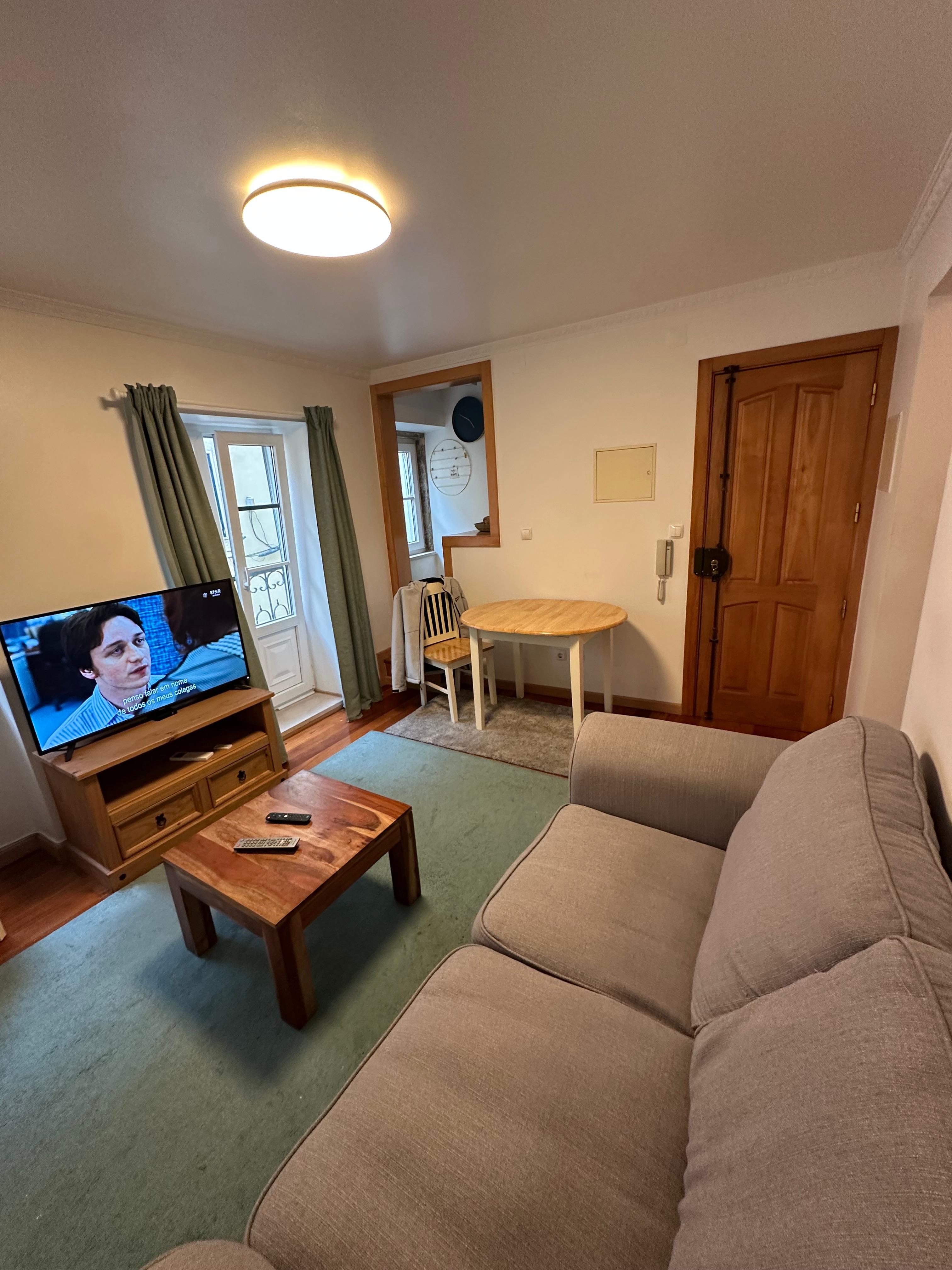 Cozy Bedroom & Living Area em Santa Catarina, lisboa – foto 3 de 26