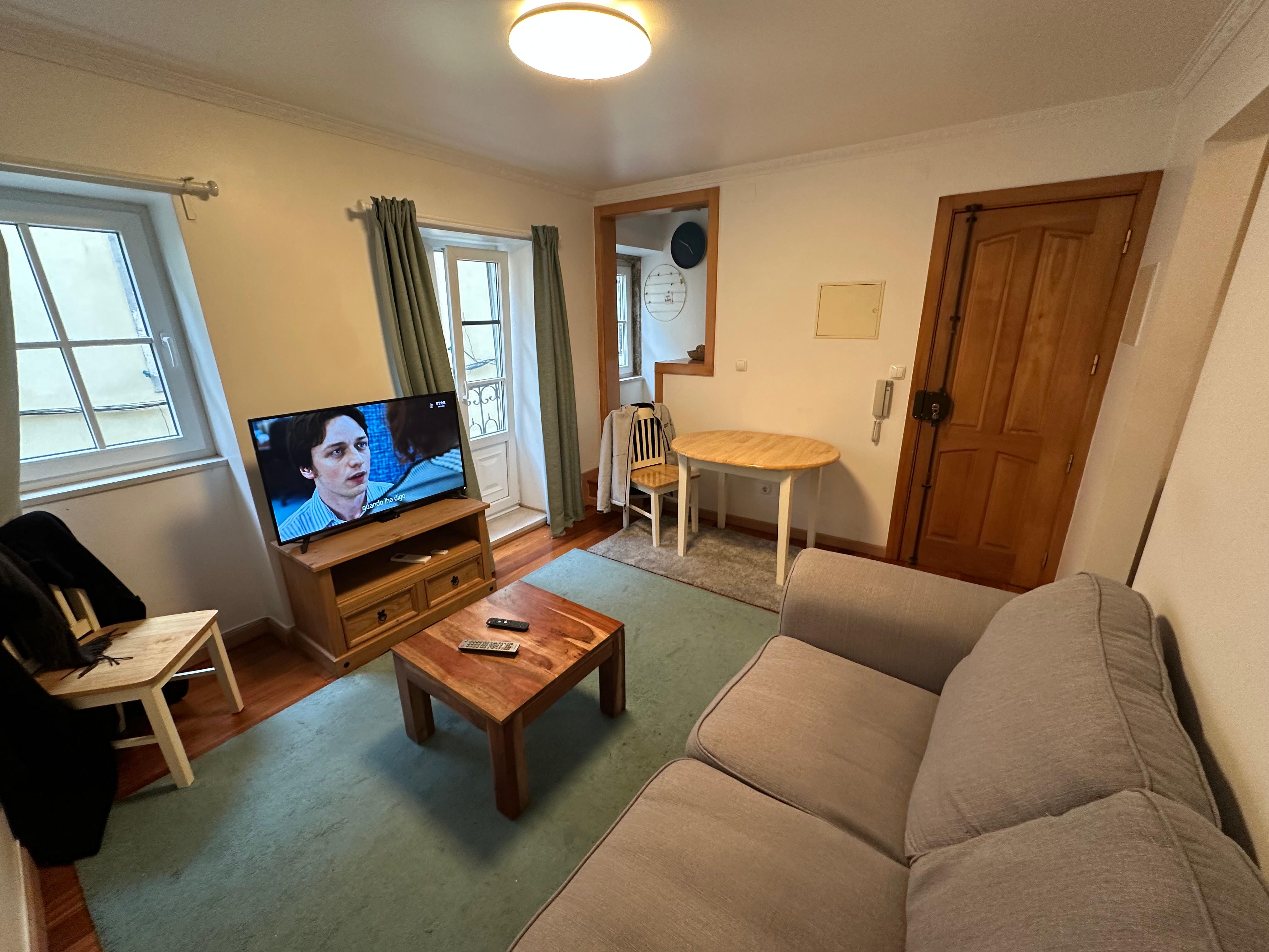Cozy Bedroom & Living Area em Santa Catarina, lisboa – foto 2 de 26