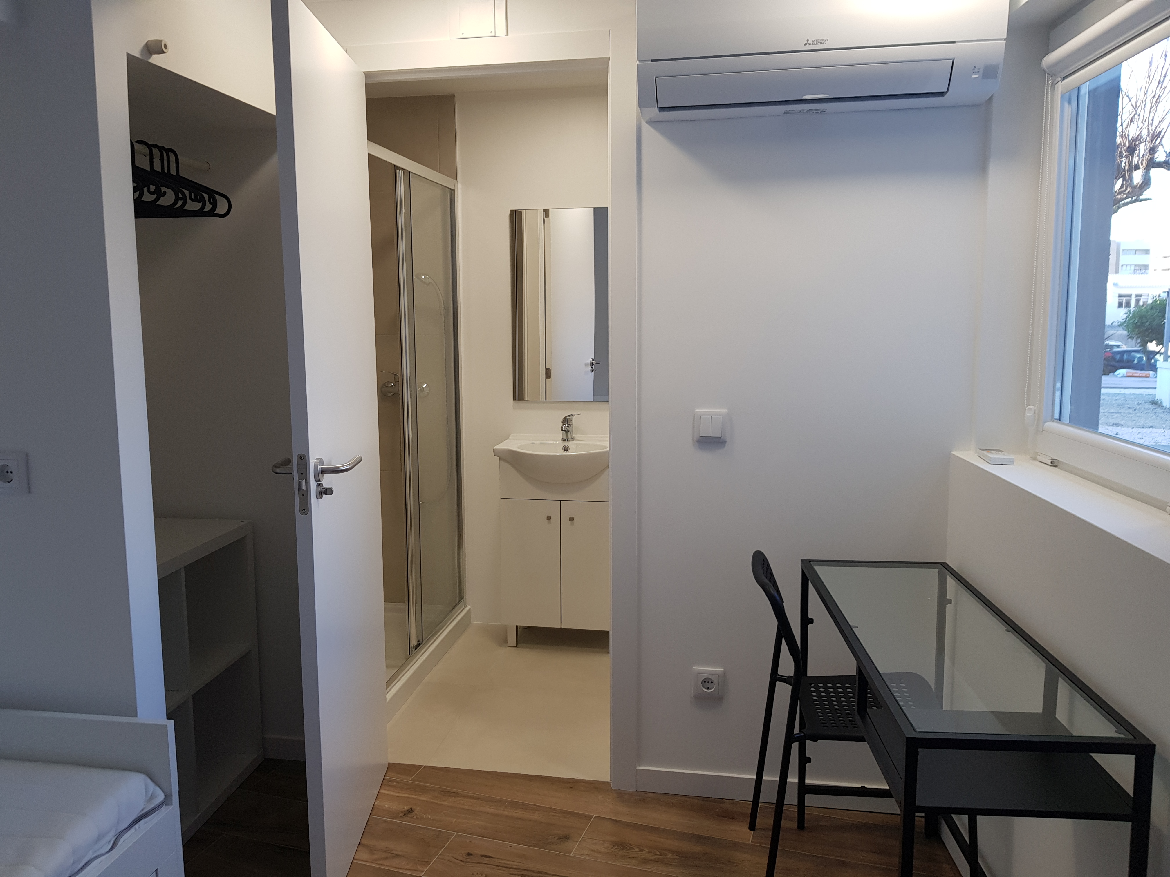 O404 - Modern Superior Studio with Terrace em Rio Tinto, porto – foto 3 de 40