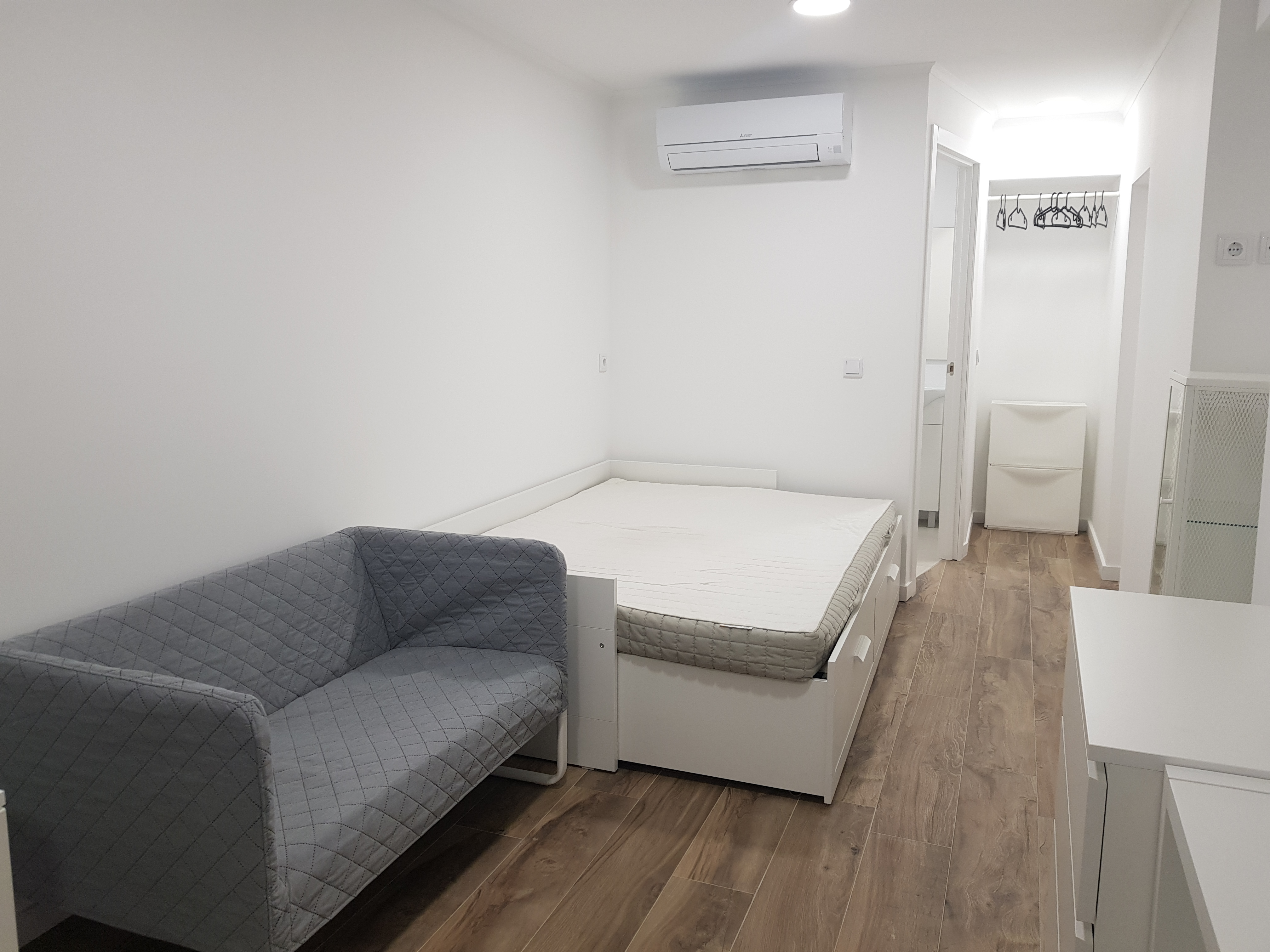 O403 - Modern Superior Studio with Terrace in porto – photo 1 of 19