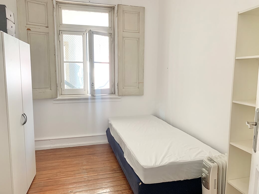 Comfortable Single Room 6 with Window & Warmth em lisboa – foto 1 de 3
