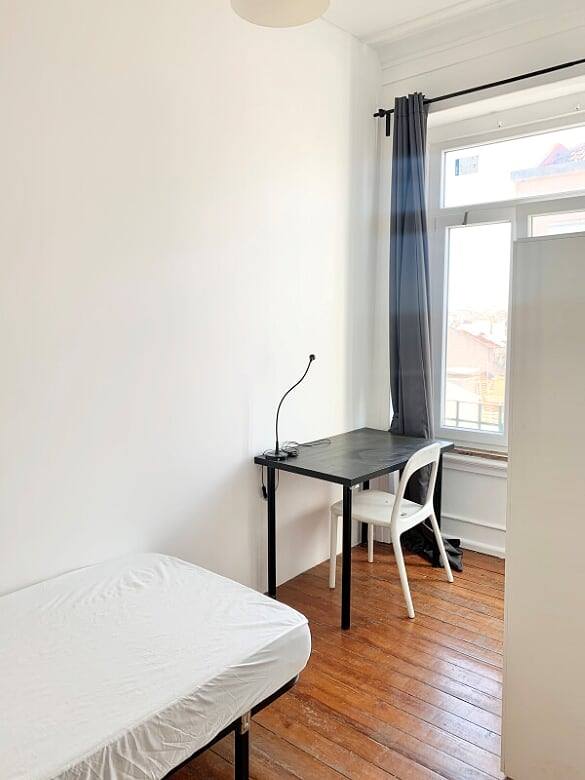 Comfortable Single Room 4 with Wardrobe & Desk em lisboa – foto 1 de 3