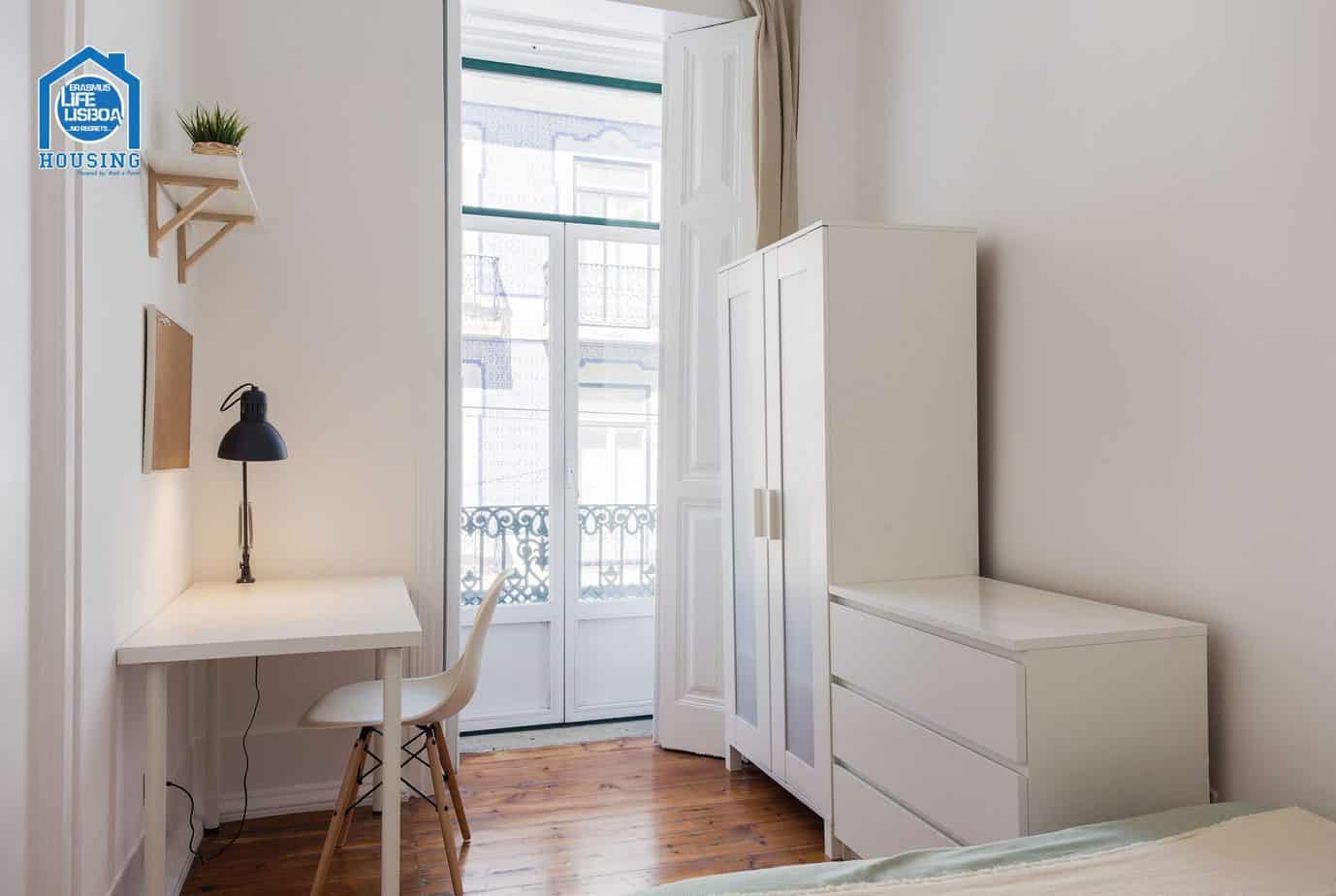 Bright & Cozy Room 1 in Santos-o-Velho Student Flat em lisboa – foto 1 de 3