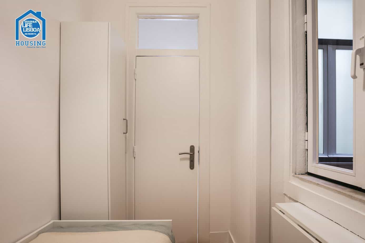 Modern & Airy Room 4 for Students in Santos-o-Velho in Santos-o-Velho, lisboa – photo 2 of 18