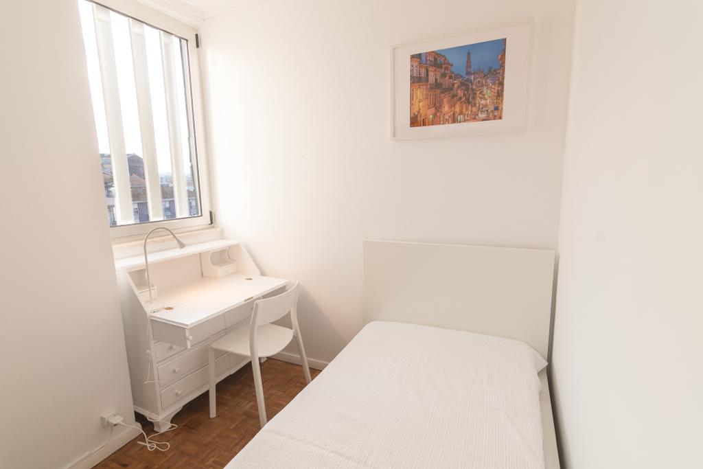 Bedroom 5 in Jardim do Morro Flat in Santa Marinha, porto – photo 3 of 12