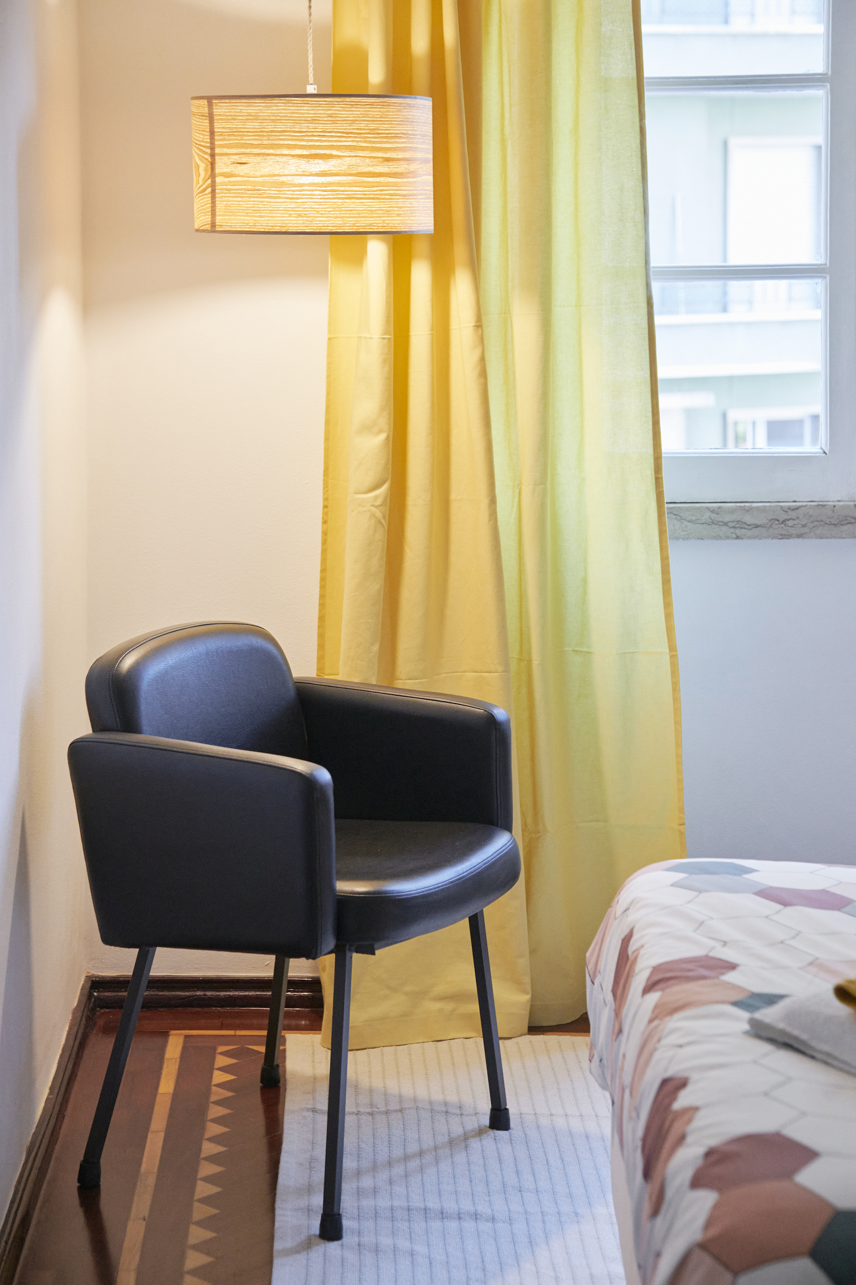 Luminous bedroom in Arroios in Arroios, lisboa – photo 5 of 25