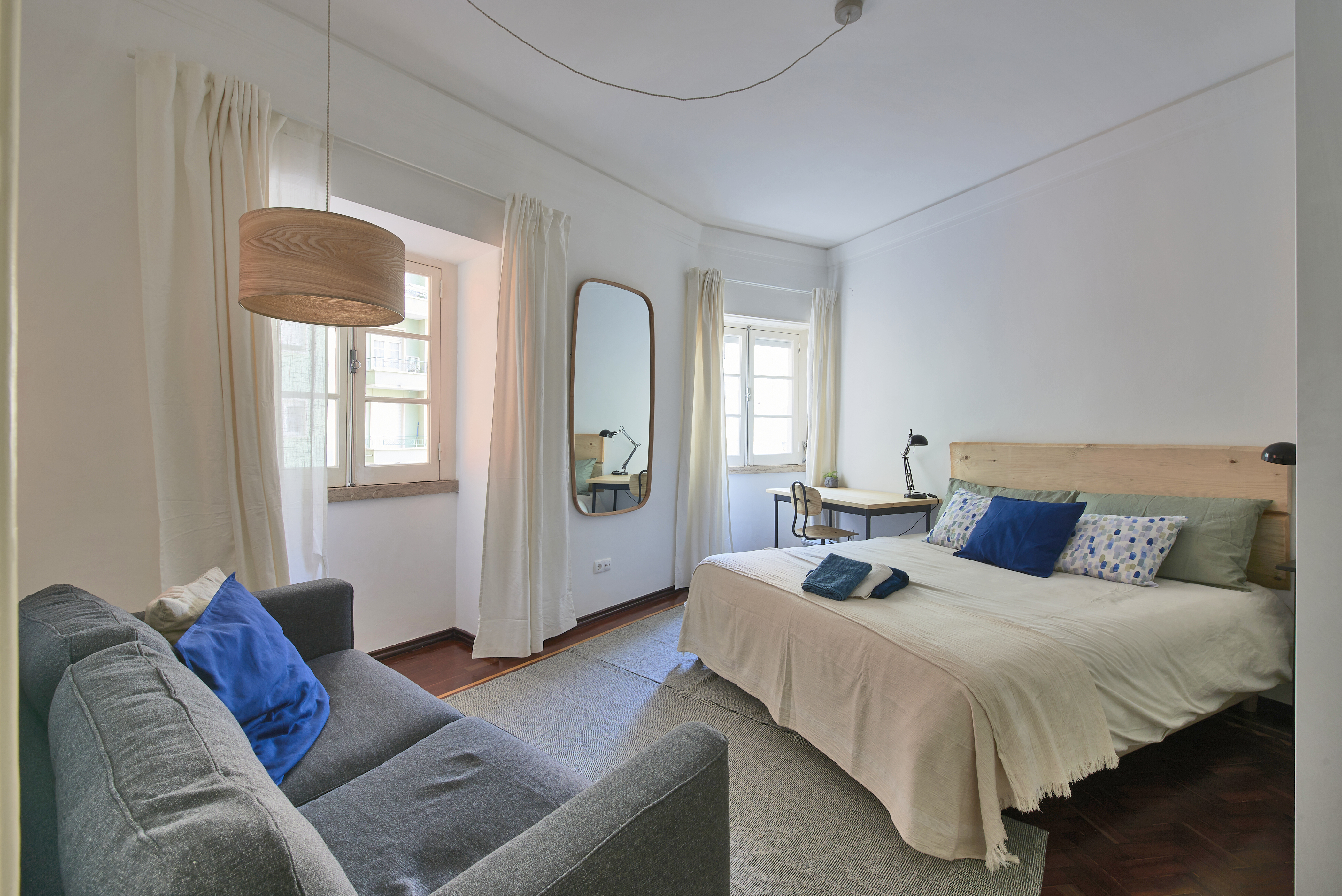 Luminous bedroom with queen bed in shared apartment in Arroios in Arroios, lisboa – photo 5 of 25