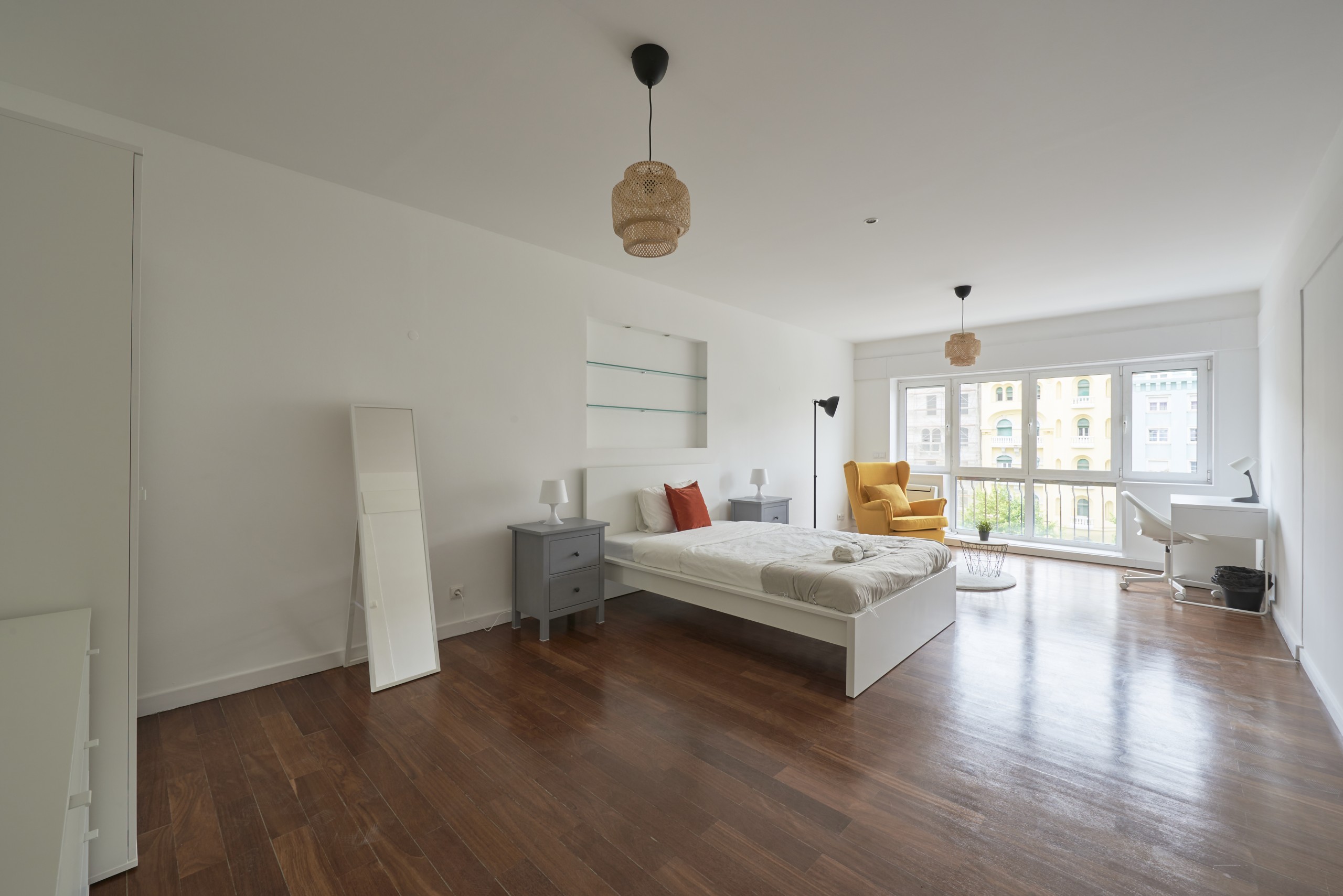 Sun-Drenched Double Room 2 in Avenidas Novas, lisboa – photo 3 of 19