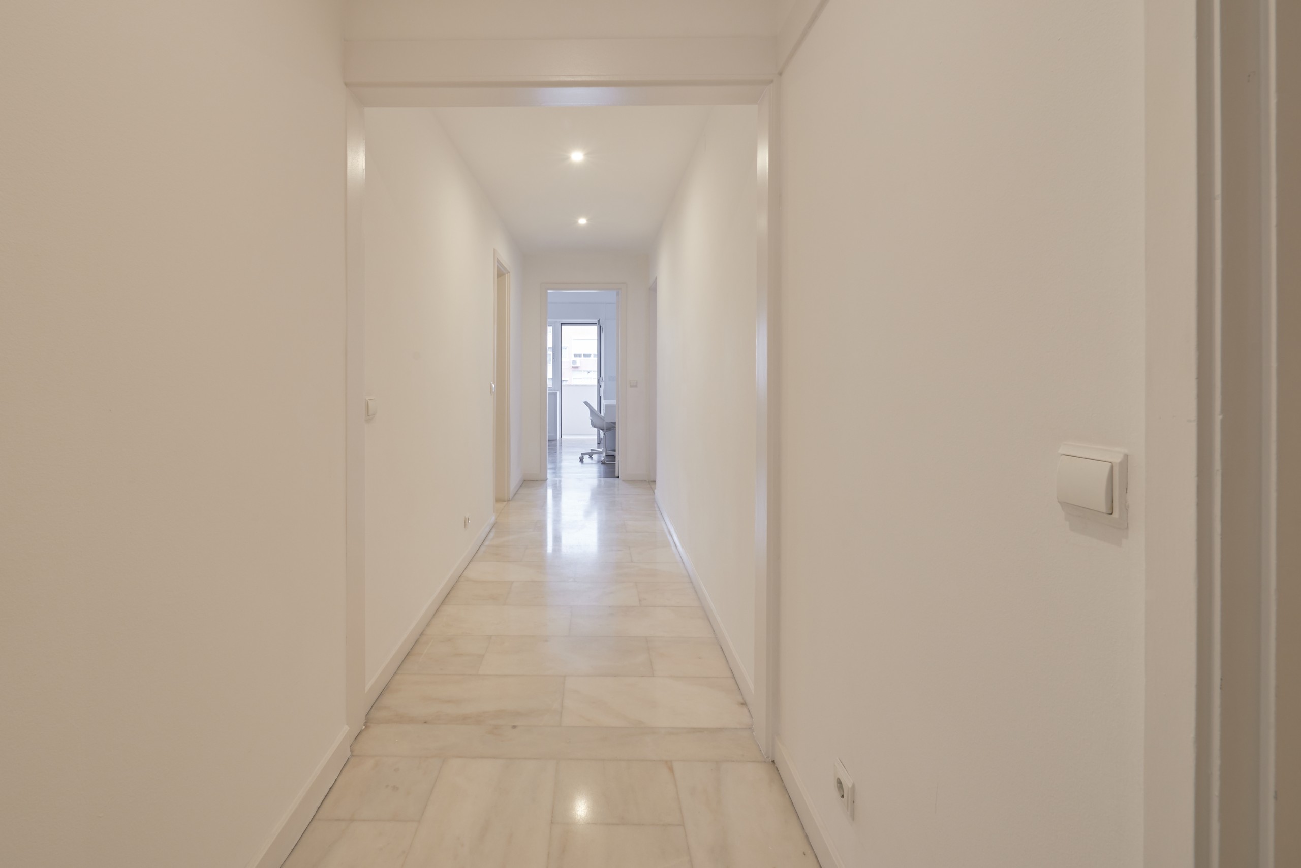 Sunny Shared Double Room 3 in Avenidas Novas, lisboa – photo 3 of 18