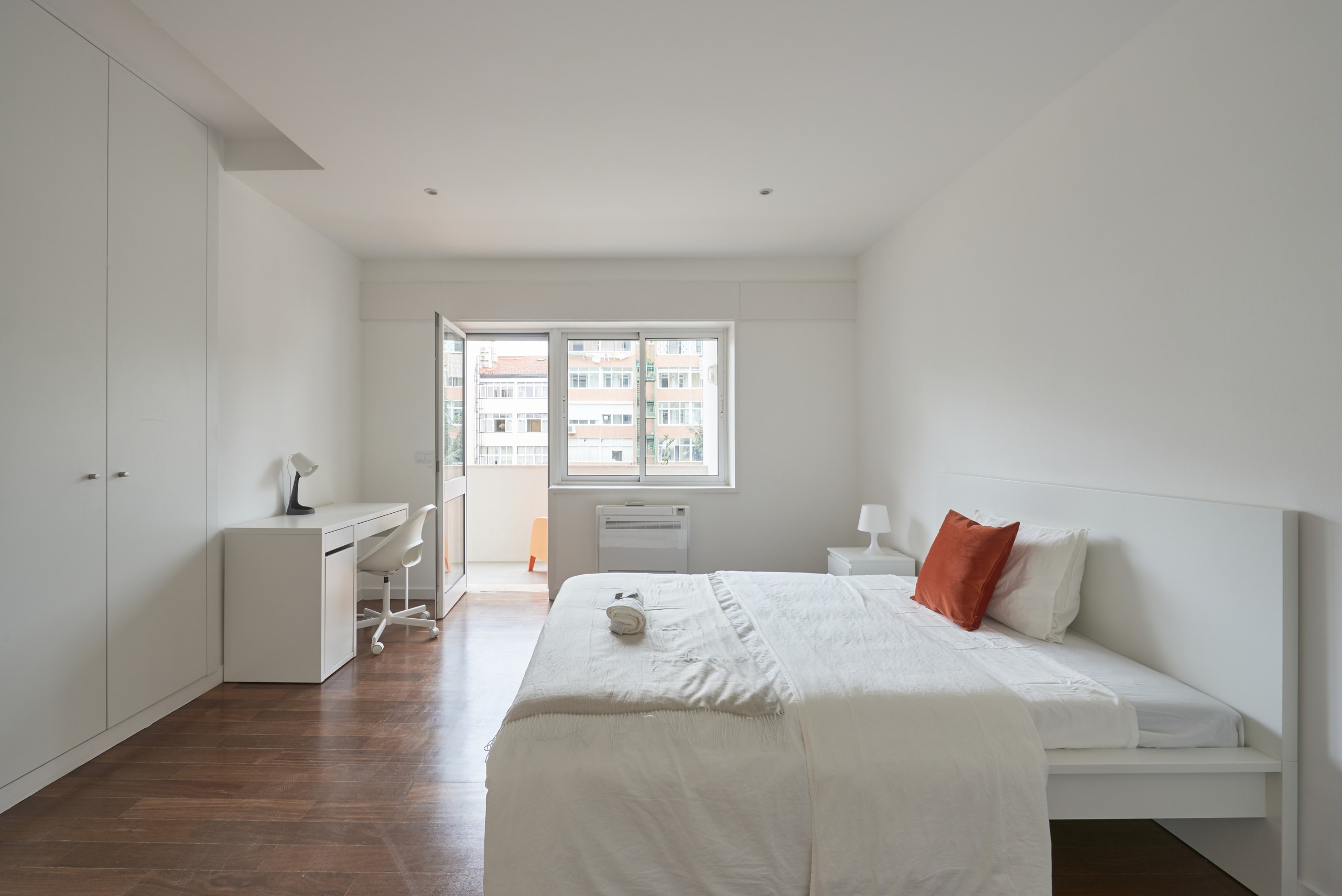 Sunny Double Room 6, Fully Furnished in lisboa – photo 1 of 6