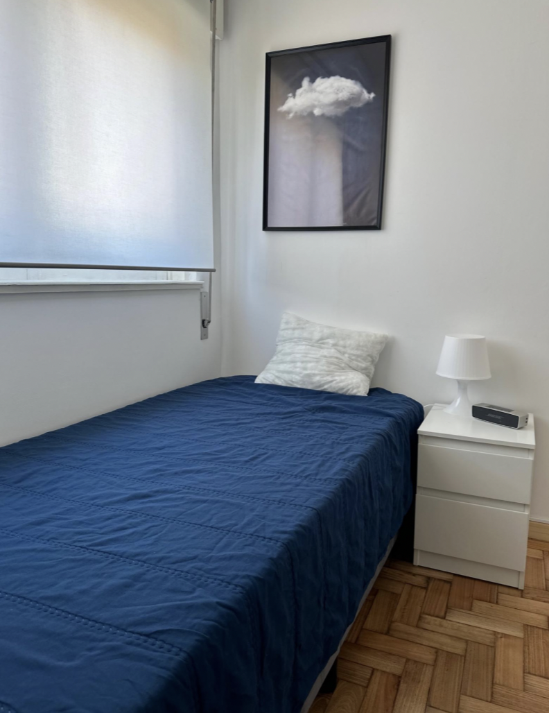 Modern Single Room 5 with Wardrobe & Desk em Campanhã, porto – foto 2 de 7