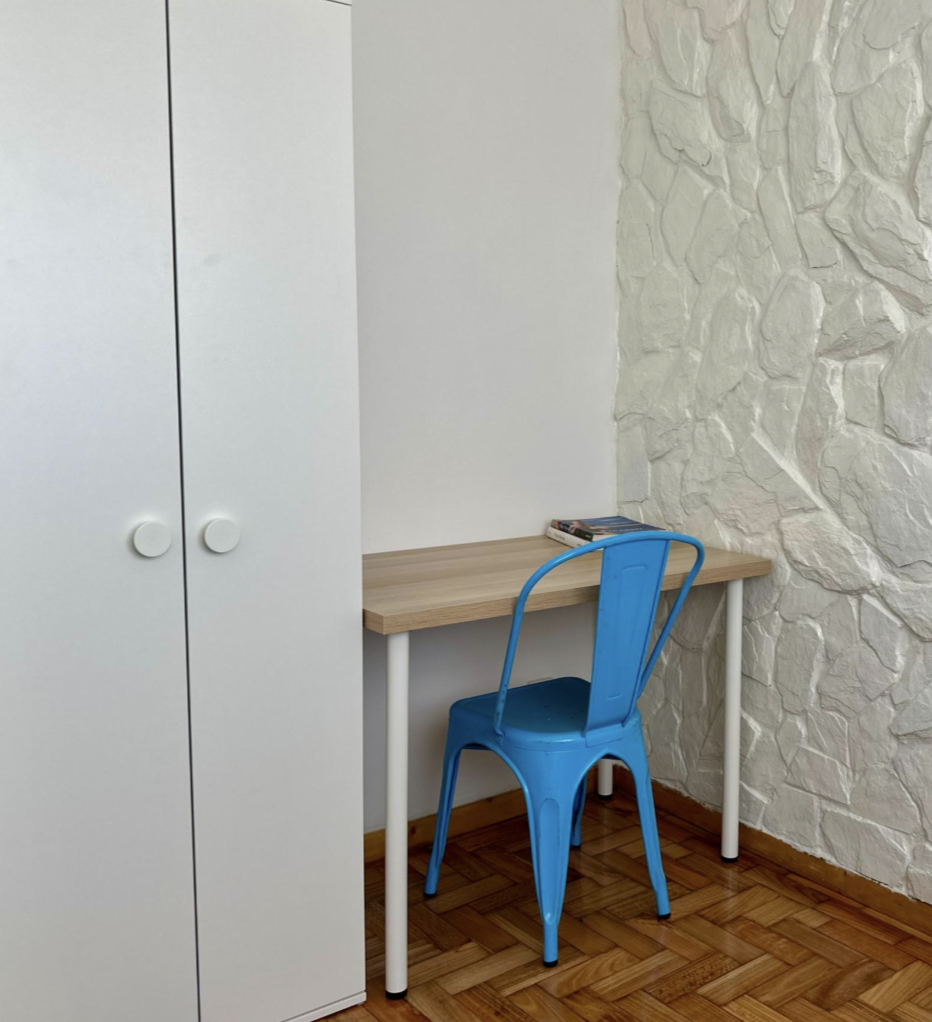 Modern Single Room 5 with Wardrobe & Desk em Campanhã, porto – foto 3 de 7