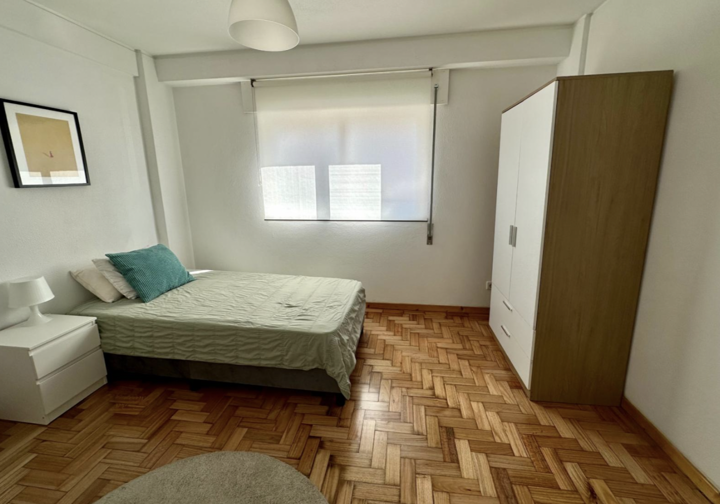 Fantastic Single Room 1 with Window & Desk in porto – photo 1 of 3