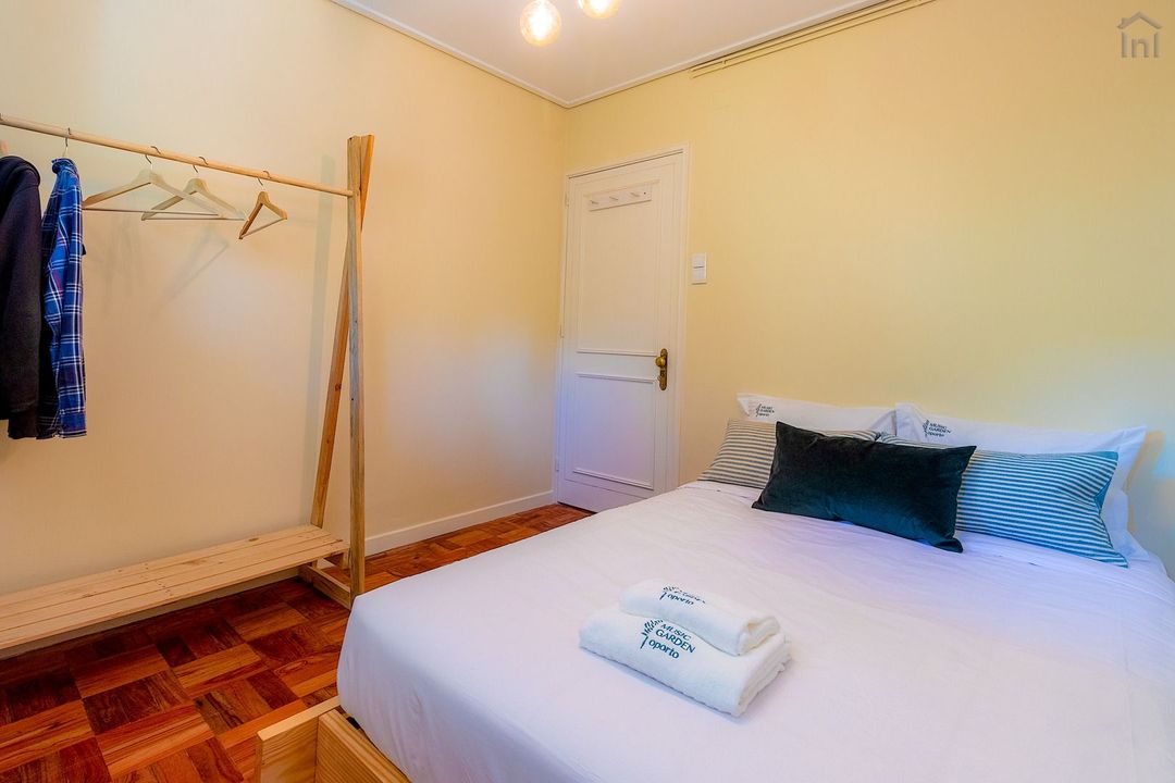 Room 7- Quarto Morangos 1 in Ramalde, porto – photo 1 of 29