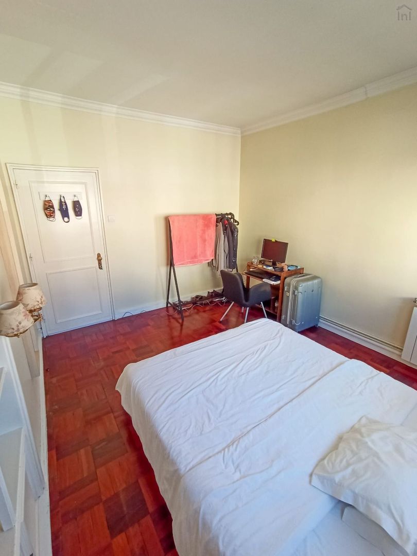 Room 5- Quarto Massagens 0 in porto – photo 1 of 2