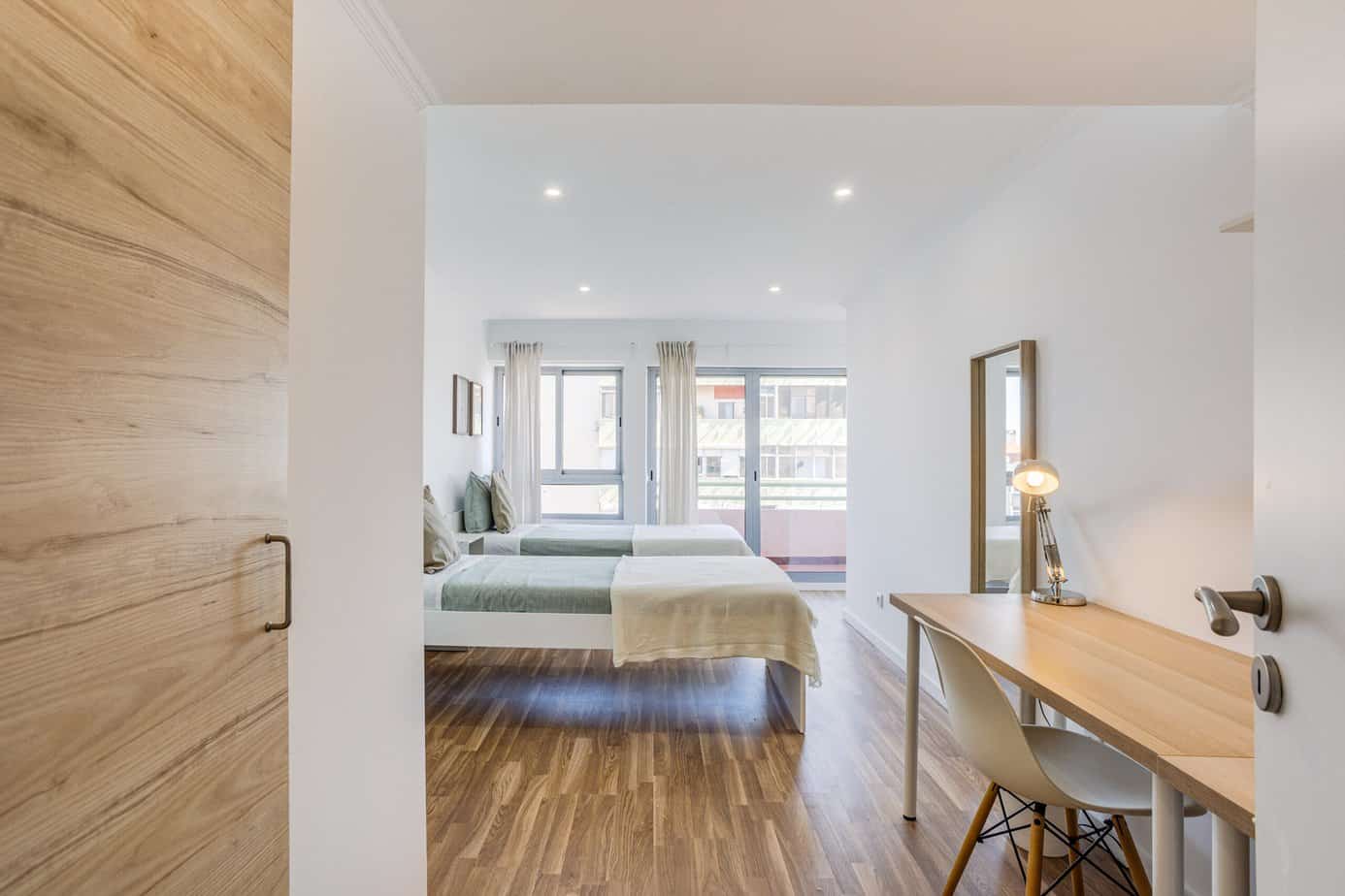 Bright Twin Room 1 with Balcony & Large Window em lisboa – foto 1 de 5