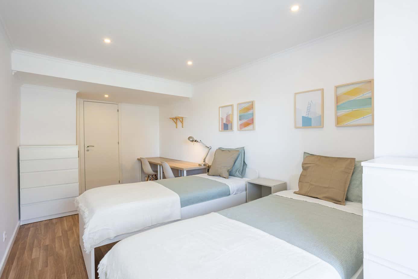 Spacious Twin Room 2 with Natural Lights em Alto do Pina, lisboa – foto 2 de 13