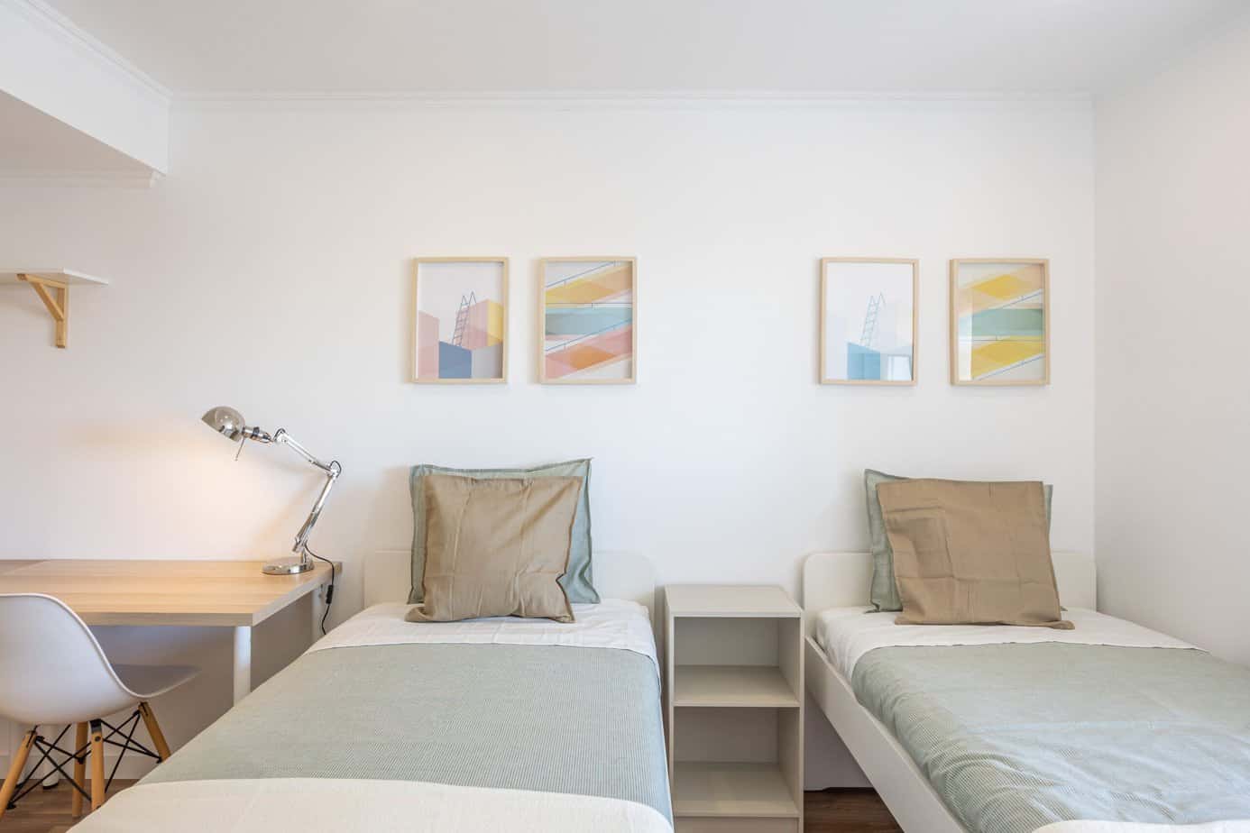 Spacious Twin Room 2 with Natural Lights em Alto do Pina, lisboa – foto 3 de 13