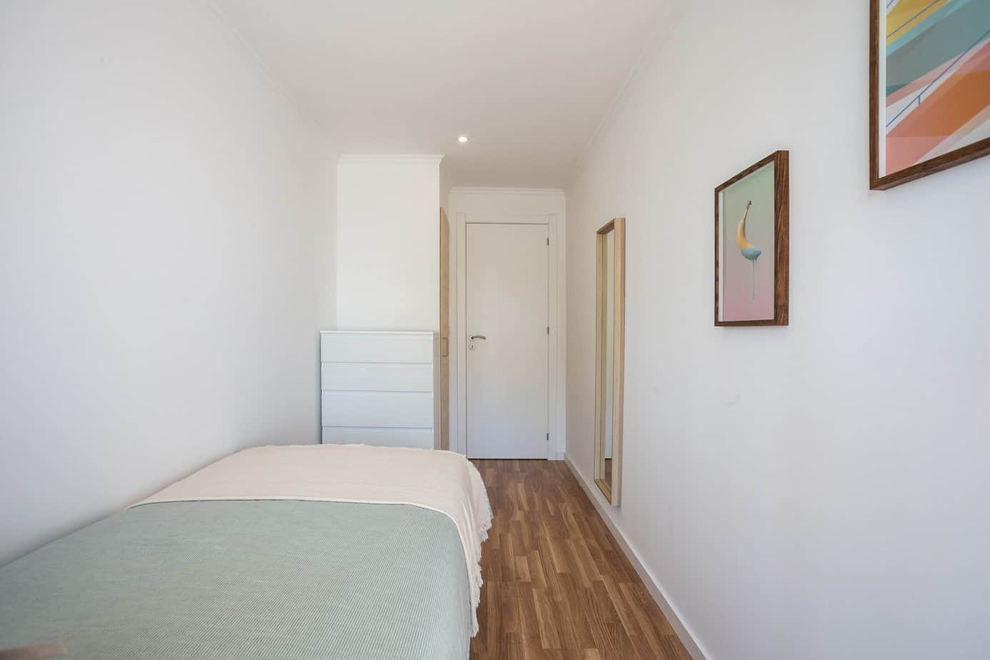 Sunny Single-Bed Room 7 with Beautiful View em Alto do Pina, lisboa – foto 2 de 14