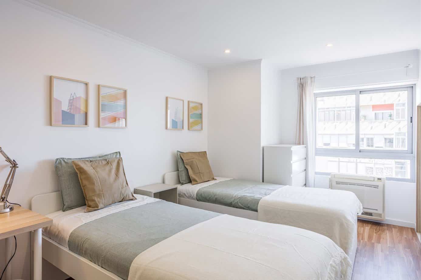 Spacious Twin Room 2 with Natural Lights em Alto do Pina, lisboa – foto 4 de 13