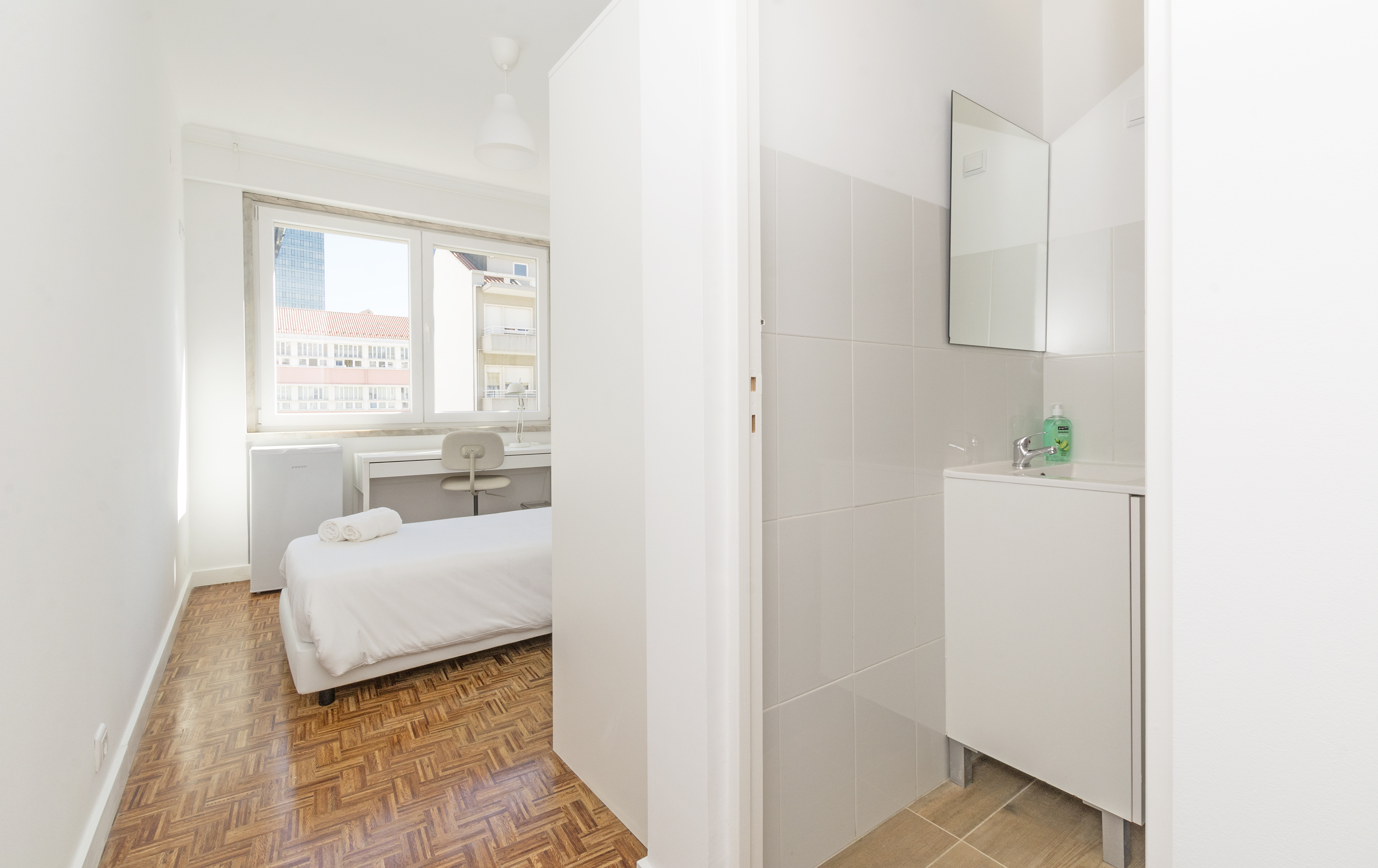 Room 9503 in Campolide, lisboa – photo 3 of 24