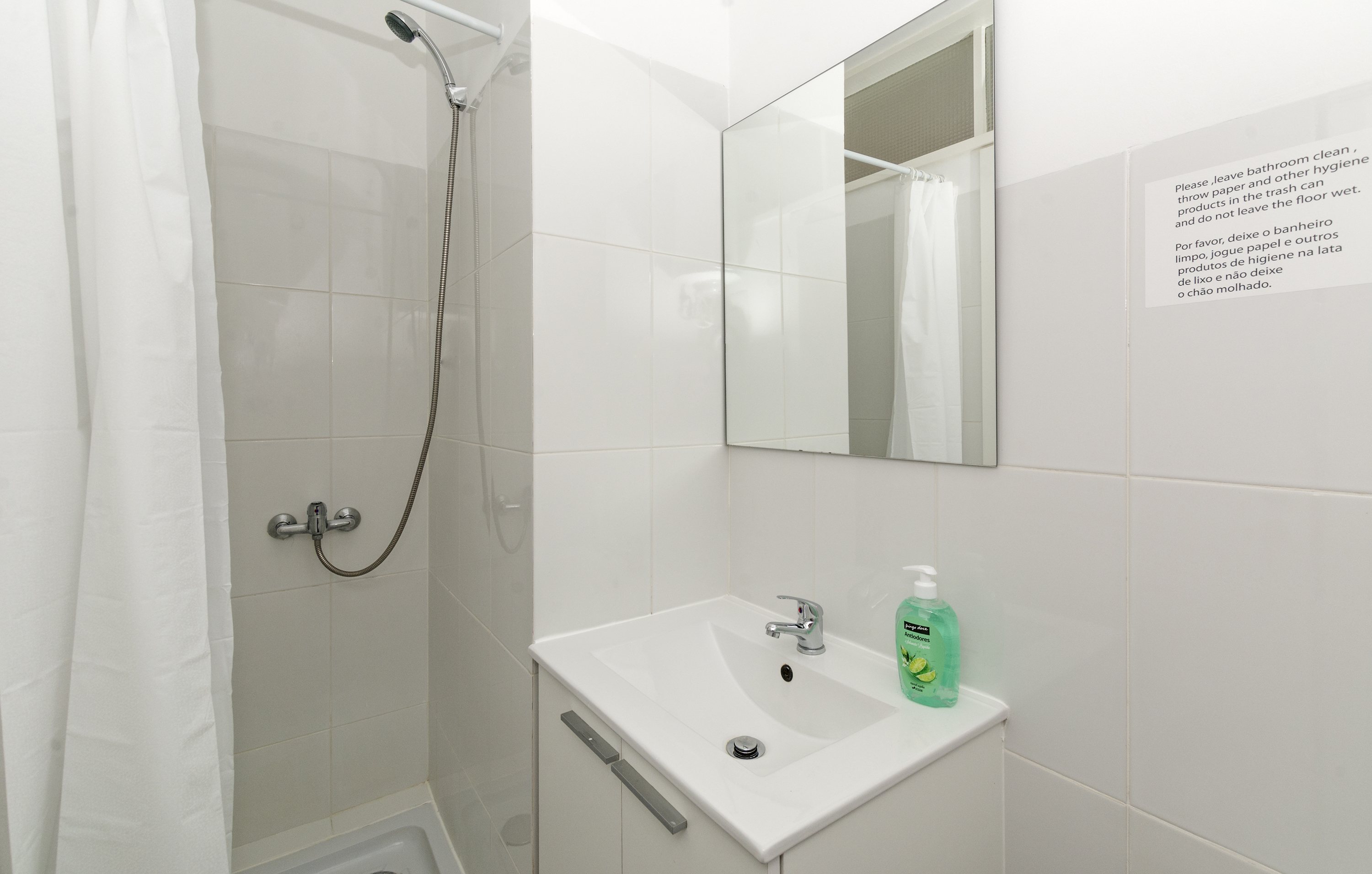 Room 9504 in Campolide, lisboa – photo 4 of 24