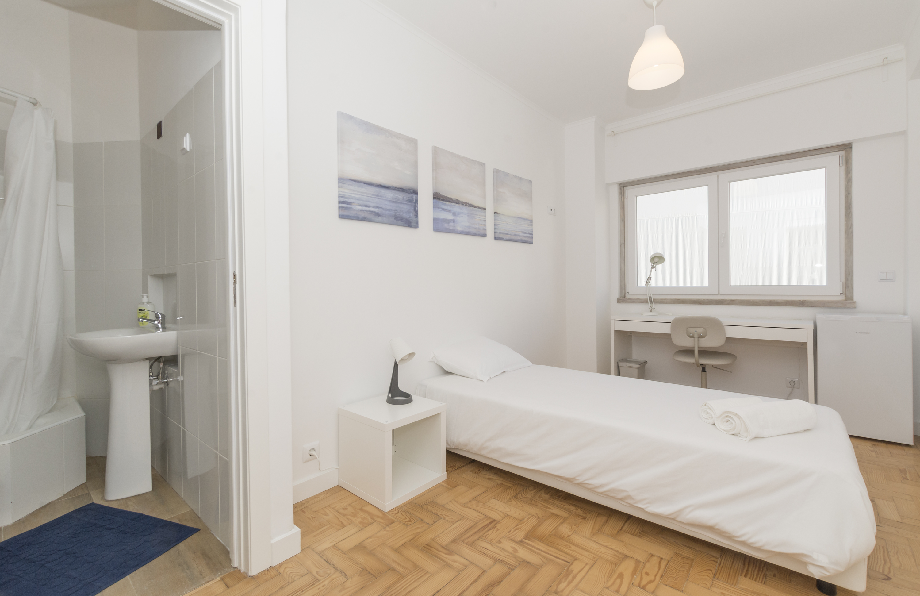 Room 9506 in lisboa – photo 1 of 3