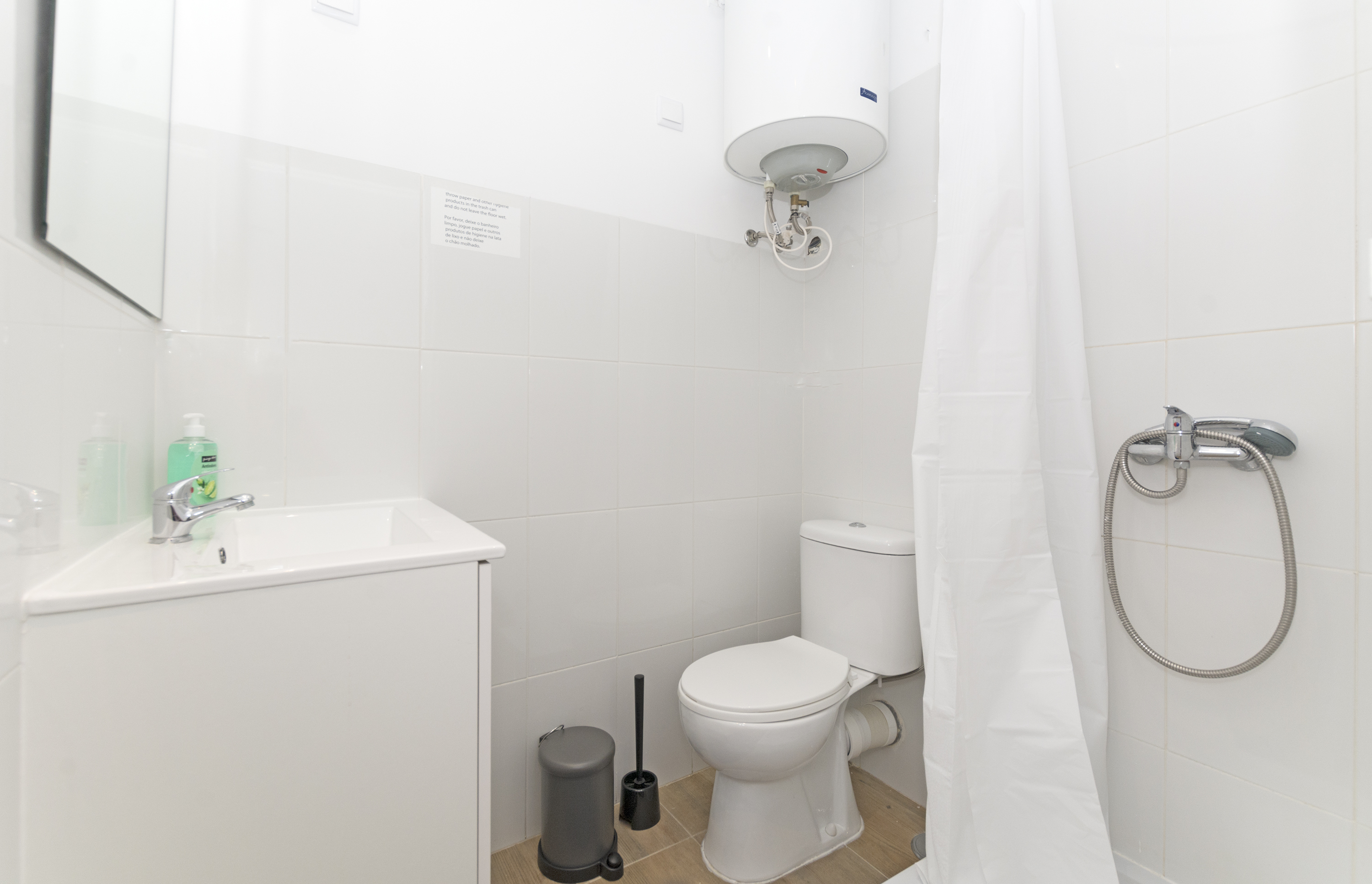 Room 9503 in Campolide, lisboa – photo 4 of 24
