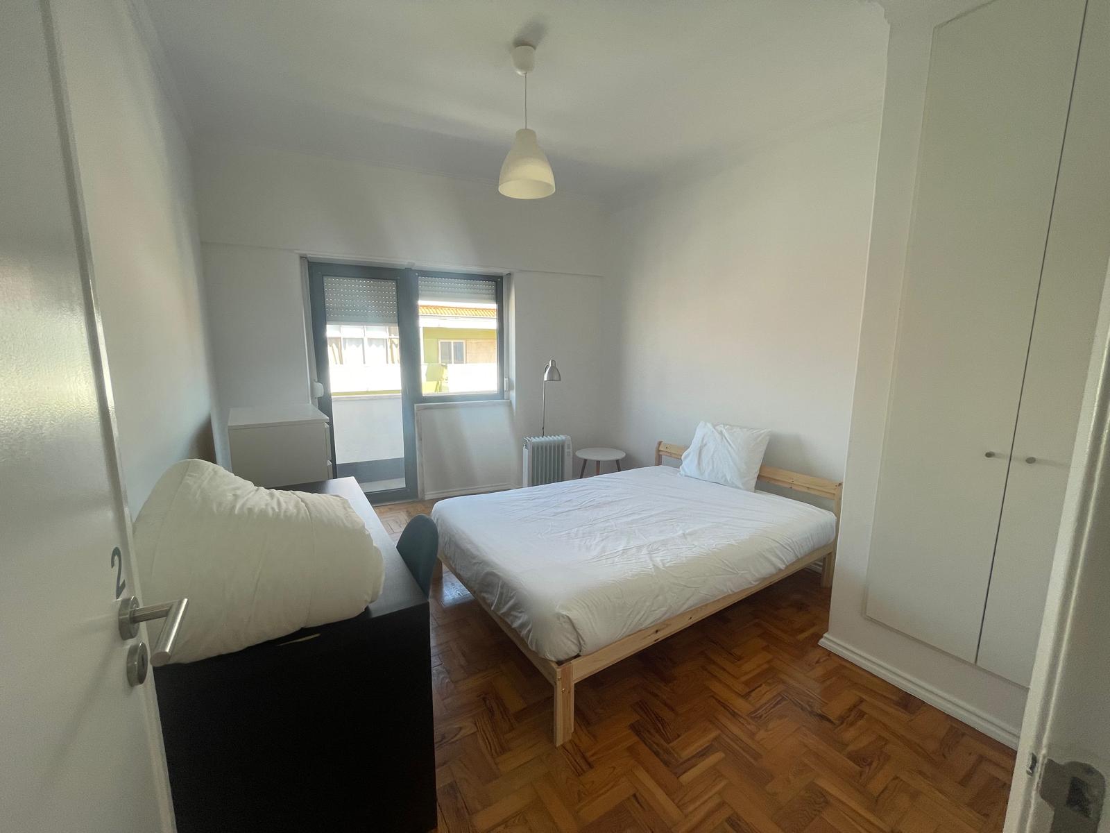 Room 2 with Double Bed & Furnishings em lisboa – foto 1 de 2