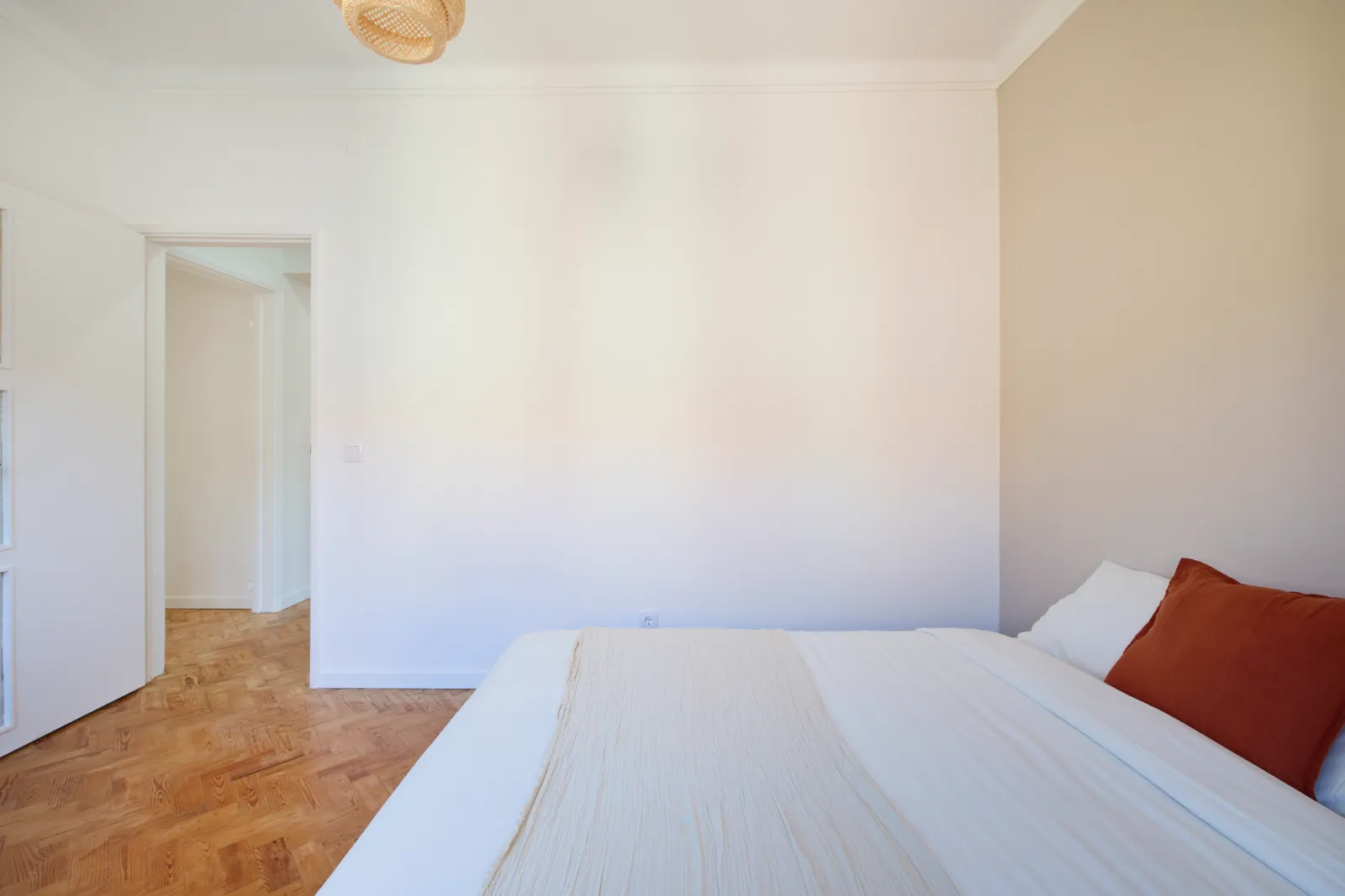 Room 8 - Double Room in Alvalade, Lisbon – photo 3 of 27