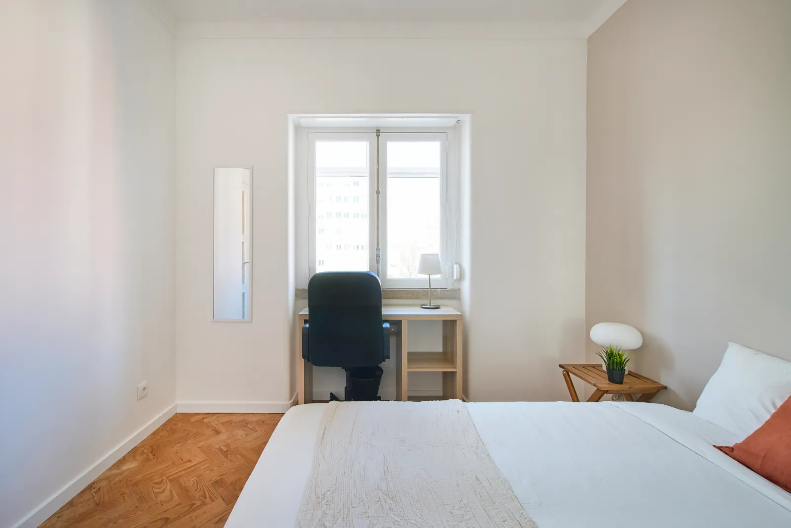 Room 10 - Double Room in Alvalade, Lisbon – photo 3 of 28