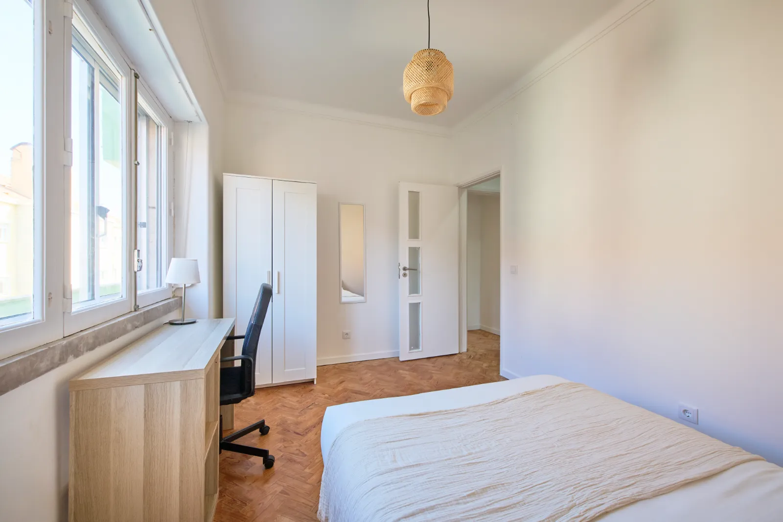 Room 8 - Double Room in Alvalade, Lisbon – photo 2 of 27
