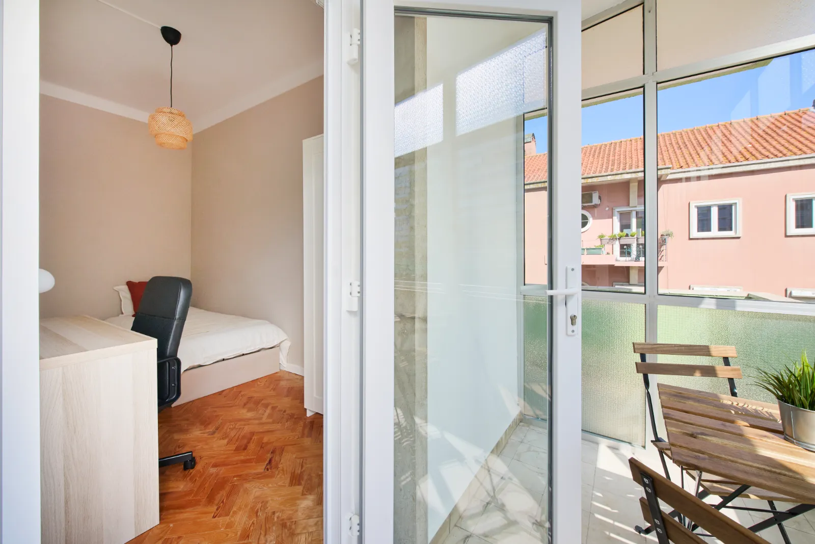 Room 7 - Single Room in lisboa – photo 1 of 7