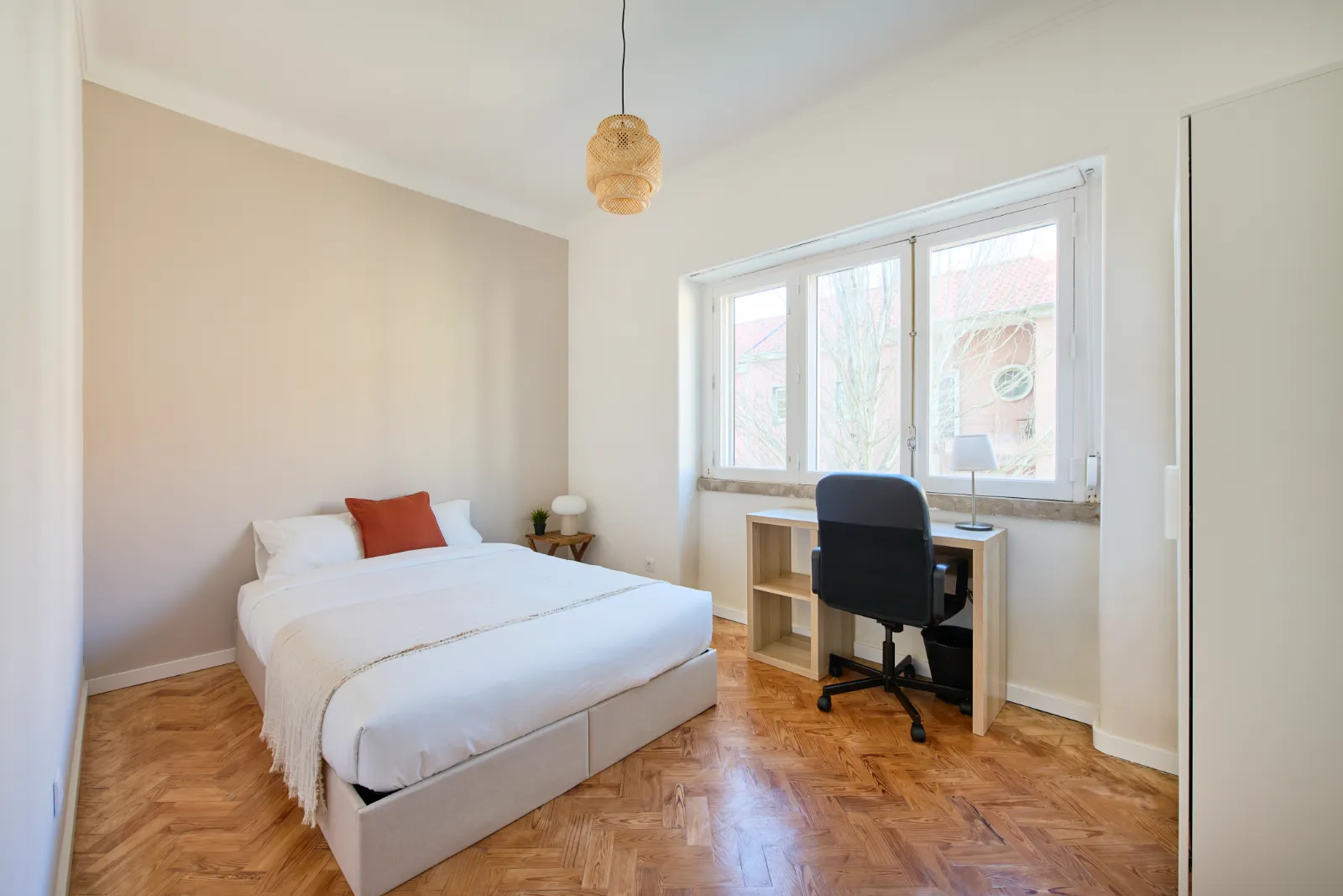 Room 8 - Double Room in Alvalade, Lisbon – photo 5 of 27