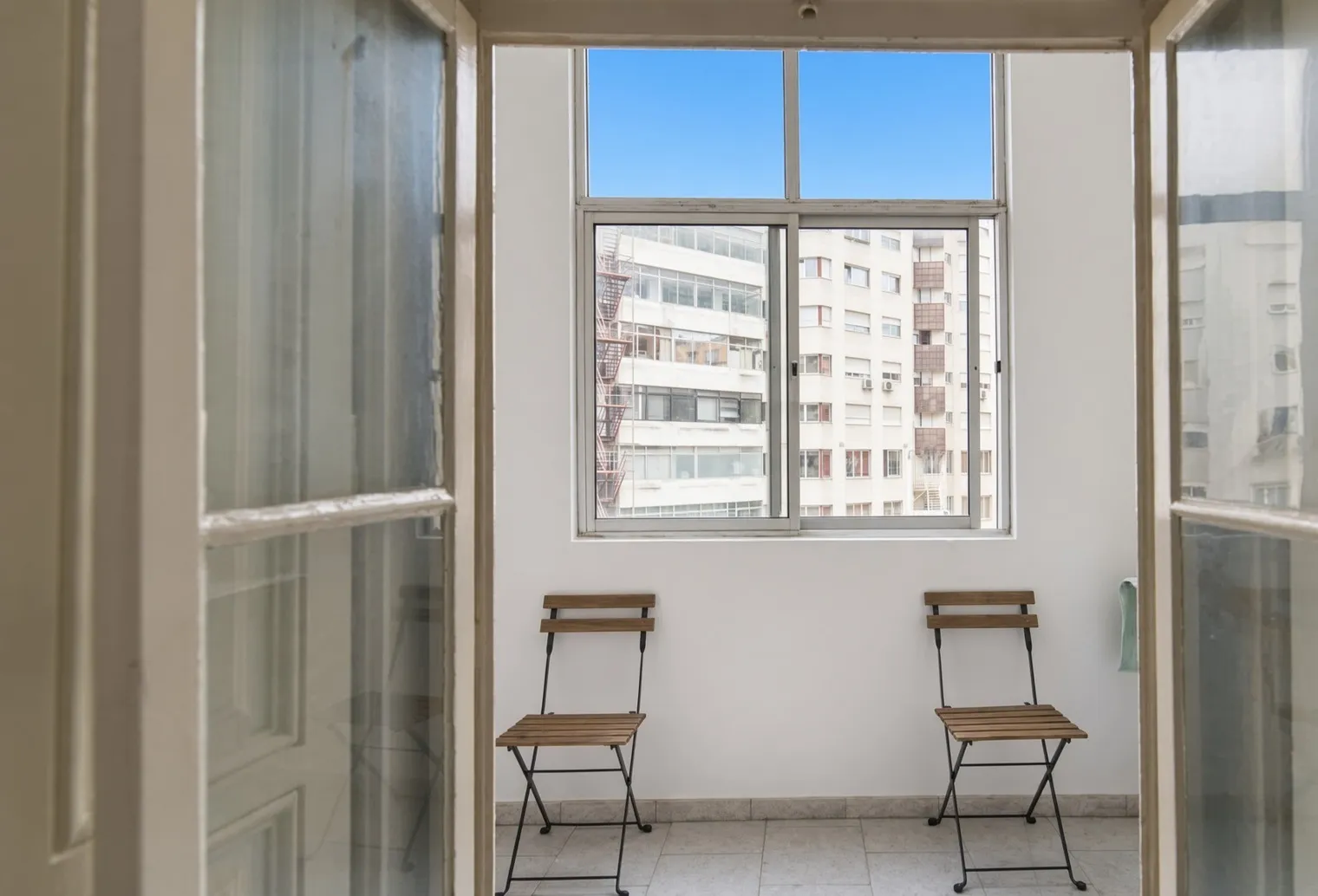 Compact Single Room 6 with Natural Light em São Sebastião da Pedreira, lisboa – foto 4 de 19
