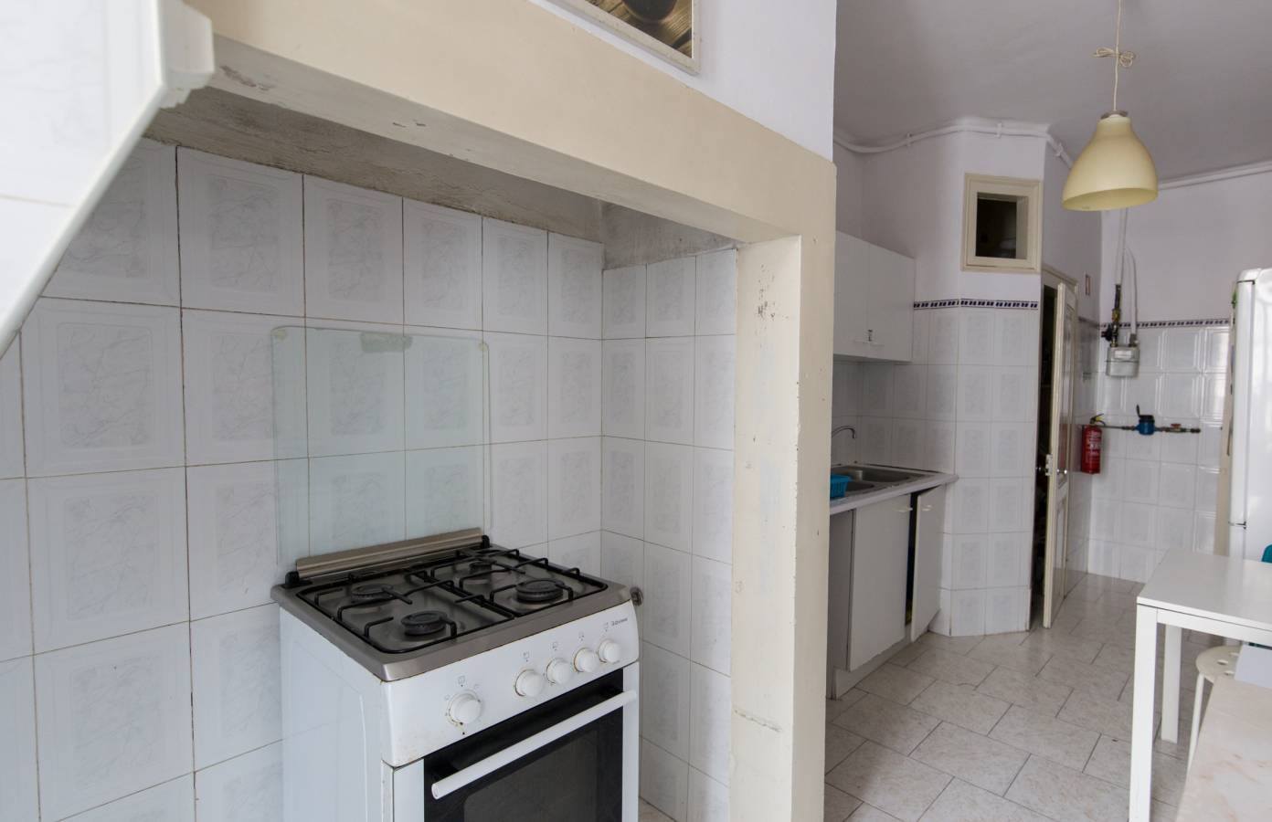 Compact Single Room 6 with Natural Light em São Sebastião da Pedreira, lisboa – foto 3 de 19
