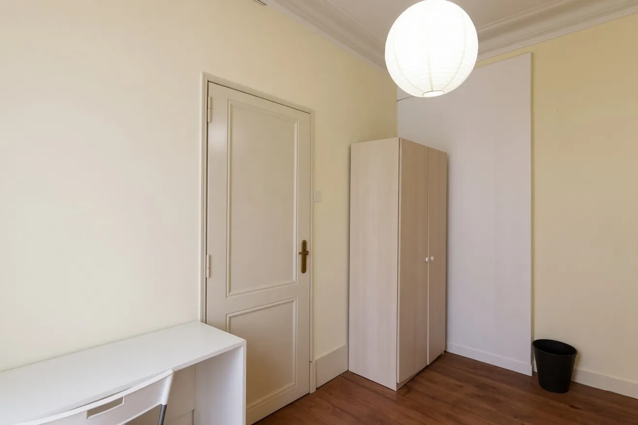 Elegant Room 1 – Light & Comfort at São Sebastião da Pedreira em São Sebastião da Pedreira, lisboa – foto 3 de 20