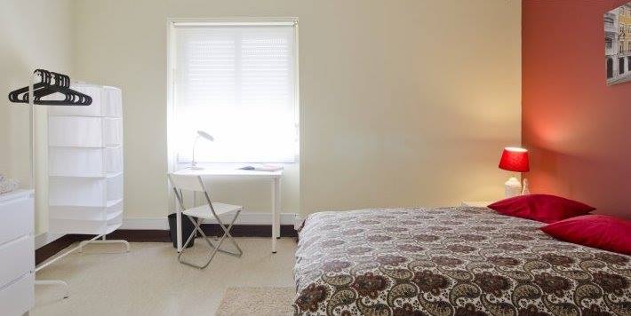 Airy Double Room 5 with Elegant Furnishings em Alcântara, lisboa – foto 2 de 16