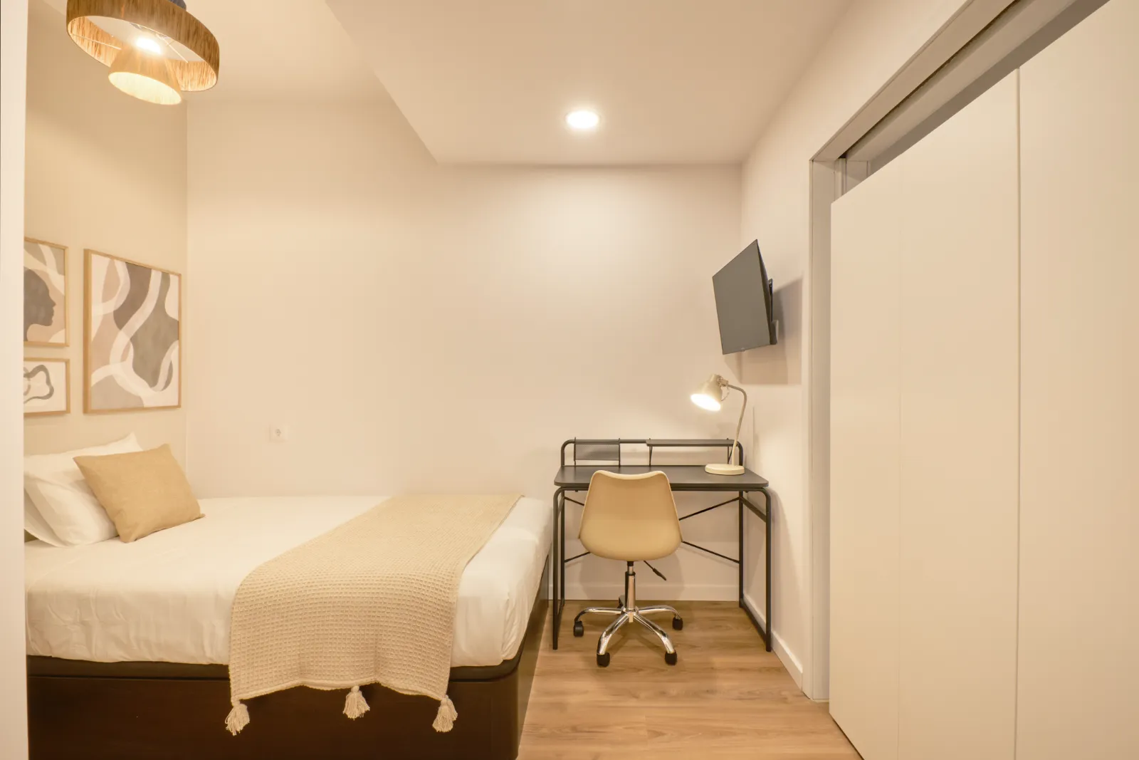 Room 3 - Double Bedroom em Campolide, Lisbon – foto 5 de 23