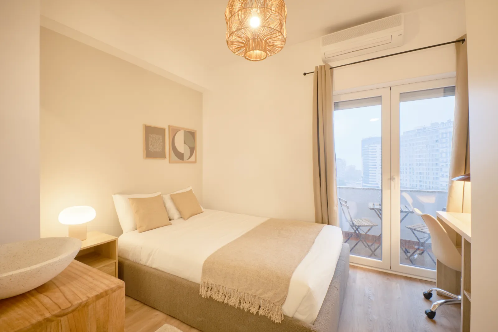 Room 5 - Studio Double Bedroom in Campolide, Lisbon – photo 5 of 27